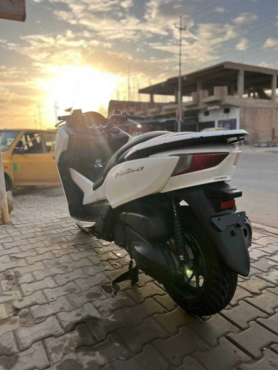 سلام وعليكم 
فورزه0/12
دراجه كامله خير من الله
لايت عالي وناصي/زنون+اشاير لد ٤
شاشه كلها شغاله ونضيفه كلش
حساس ستان
قفل جنطه +قفل بانزين شغال كامل
كهربائيات كلها شغاله
مكينه تخبل ناعمه 
كشن جلد شخط مابي 
بانزين محسن+دهن اصلي 
ترايك وين ميعجبك  شلعه ومعدل ولدراجه معروفه بعد
مكاني بغداد/ ليوسفيه
وبلعافيه ع لياخذها رجآ بس شراي شباب لطب تعامل وتعبني
رقمي/‏‪***********‬‏/بي واتساب
لسعر مليون و٣٥٠ بيها مجال بسيط
