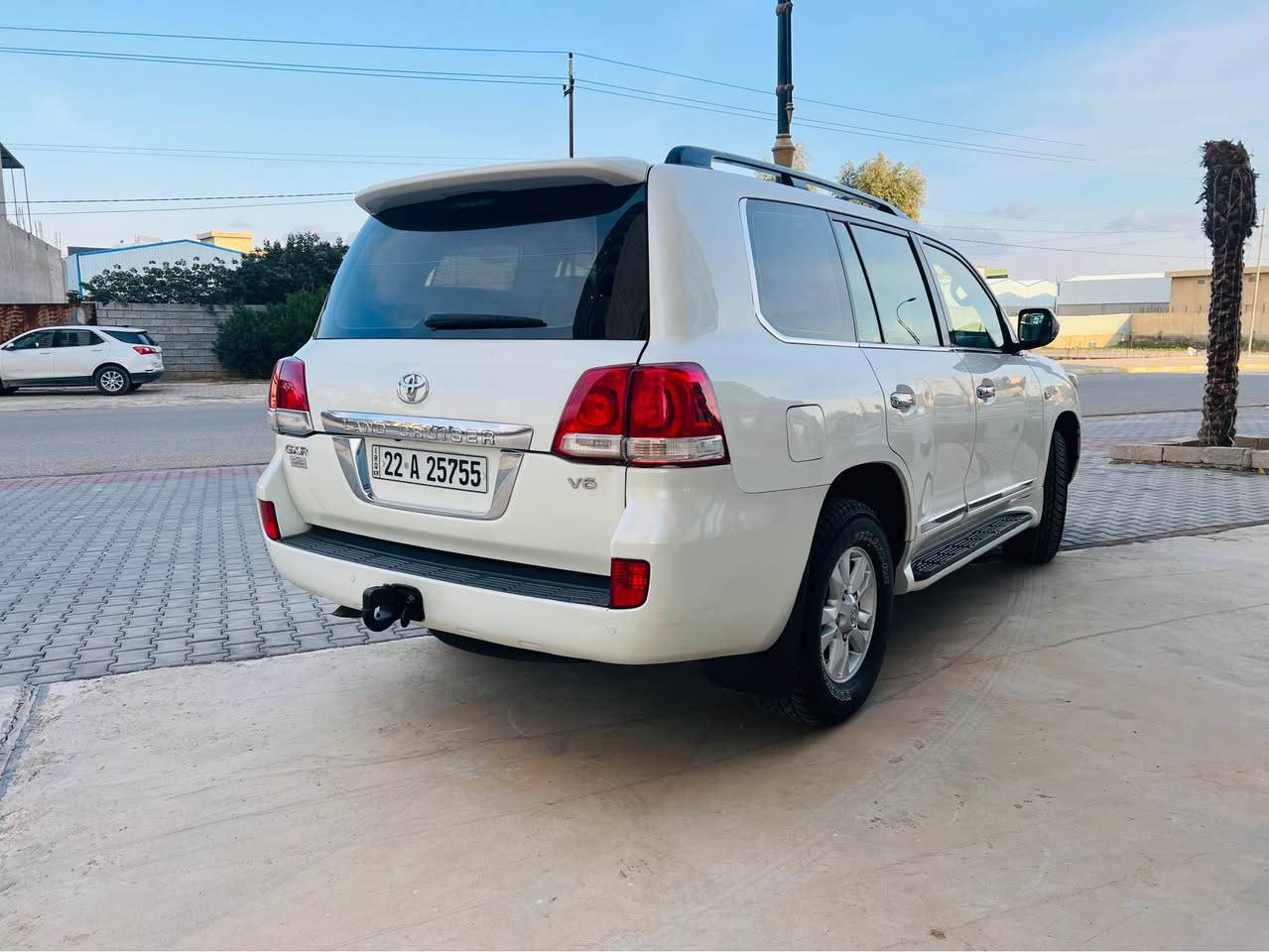 السلام عليكم  ‏ملاحظة اني مكلف بنشر
 ‏لاندكروزر  2010
 مواصفات فول GXR. 💫
خليجي مكفوله قطره وصبغ مابيها 
 محرك 6 V مامفتوح
موصفات 
فتحه 
بصمه 
شاشه  جبيره 
ثلاجه بل چكمجه
حساسات امامي وخلفي 
كامره دواره
كراسيات جكه 
تحكمات إستيرن 
تبريد خير من الله 
باقي المواصفات غنيه عن التعريف
جديده لوك السياره ولا غلطه بالواقع احلى بهواي
‏ما شاء الله سيارة كلش نظيف مرتب بدون مصرف 
سياره جاهزه صدر امامي خلفي جديد مابى مصرف 
دهن كير ومكينه وفلاتر تبريد تفتر بانزين  كلها جديده 
4 تايرات جديد سياره بى ثلاث مكان تعديل بارد
سعره 293
واستفسار اكثر  خابر وتدلل ***********
 ‏ملاحظة اني مكلف بنشر ما أجاوب على التعليقات ما متواجد عالفيس شراي خابر وتدلل
مكان سياره كركوك
 وتحياتي للجميع كركوك, العراق
