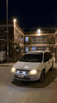 دوج كرفان للبيع موديل ١٩٩٦ السيارة مكينه وكير خير من الله لا تنقيص ولا...