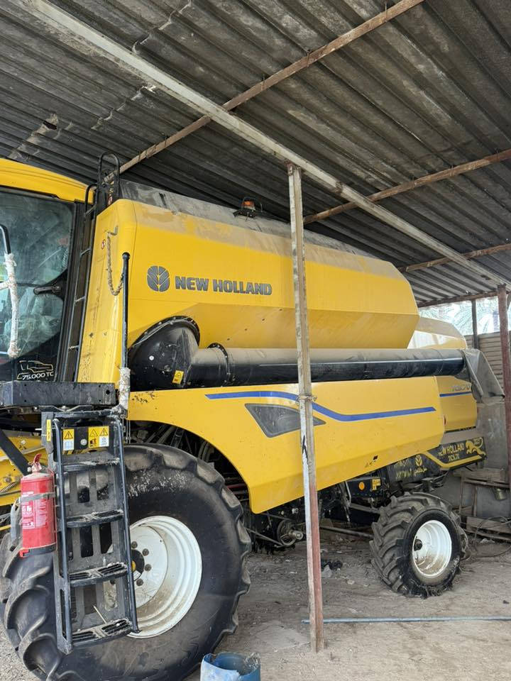 السلام عليكم، للبيع حاصده 5بلم فول مواصفات  اخت الزيرو تاير حرفش غربيل كهربائي 2024 ساعات العمل 350ساعه للأستفسار/***********
