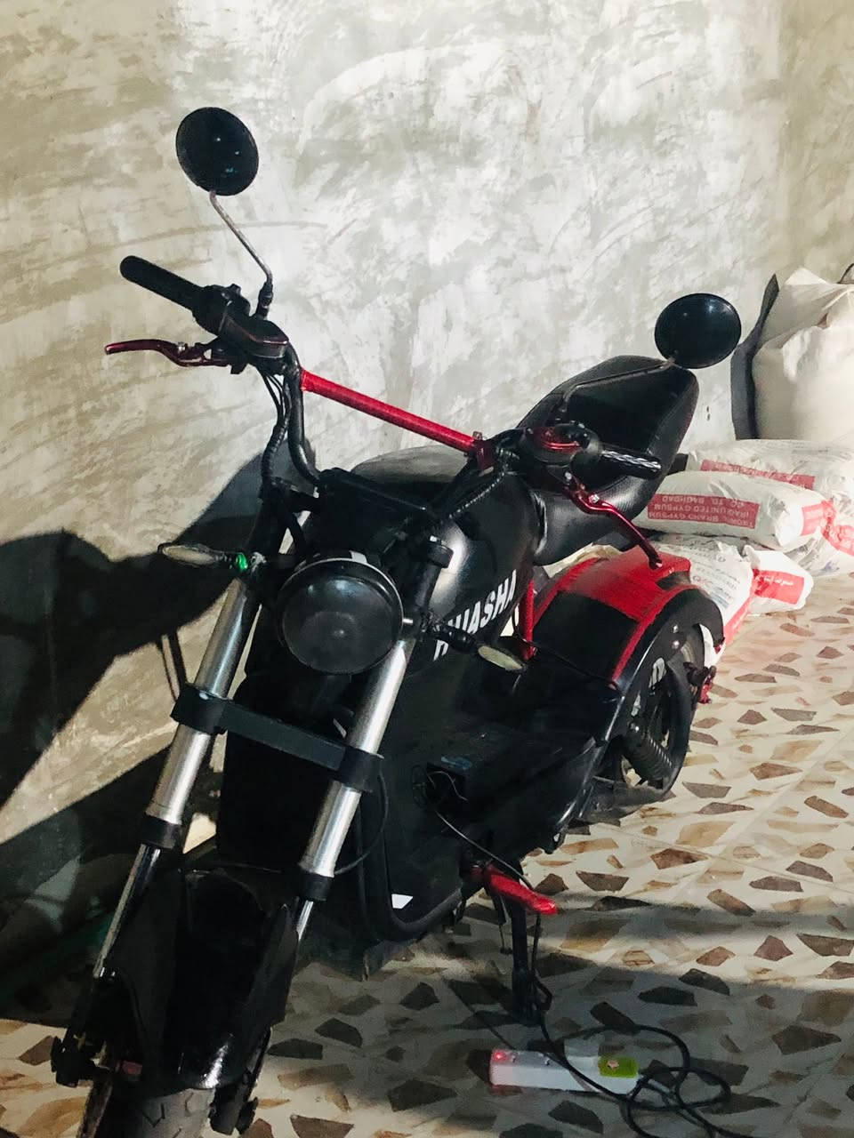 سلام عليكم دراجه هيوشه رياضي شحن 5 بطاريات بحاله جيدا جدا يعني تقره 9 او 9 ونص تمشي 80 بس سرعتها حلوه 3 سرعات بيها وبيها نضام الـR فقط البك لايت يرادله لايت صغير متوفر بالسوك والدراجه كلشي ماناقصها تروح تمشي بيها كبل سعر 450 وبيها مجال مكاني الرمادي (الموشراي وجاي يكسر وميشتري يكافيني شره)


**إذا كنت صاحب هذا الإعلان وتريد حذفه لأي سبب، رجاءا أرسل رسالة إلى الدعم الفني**
