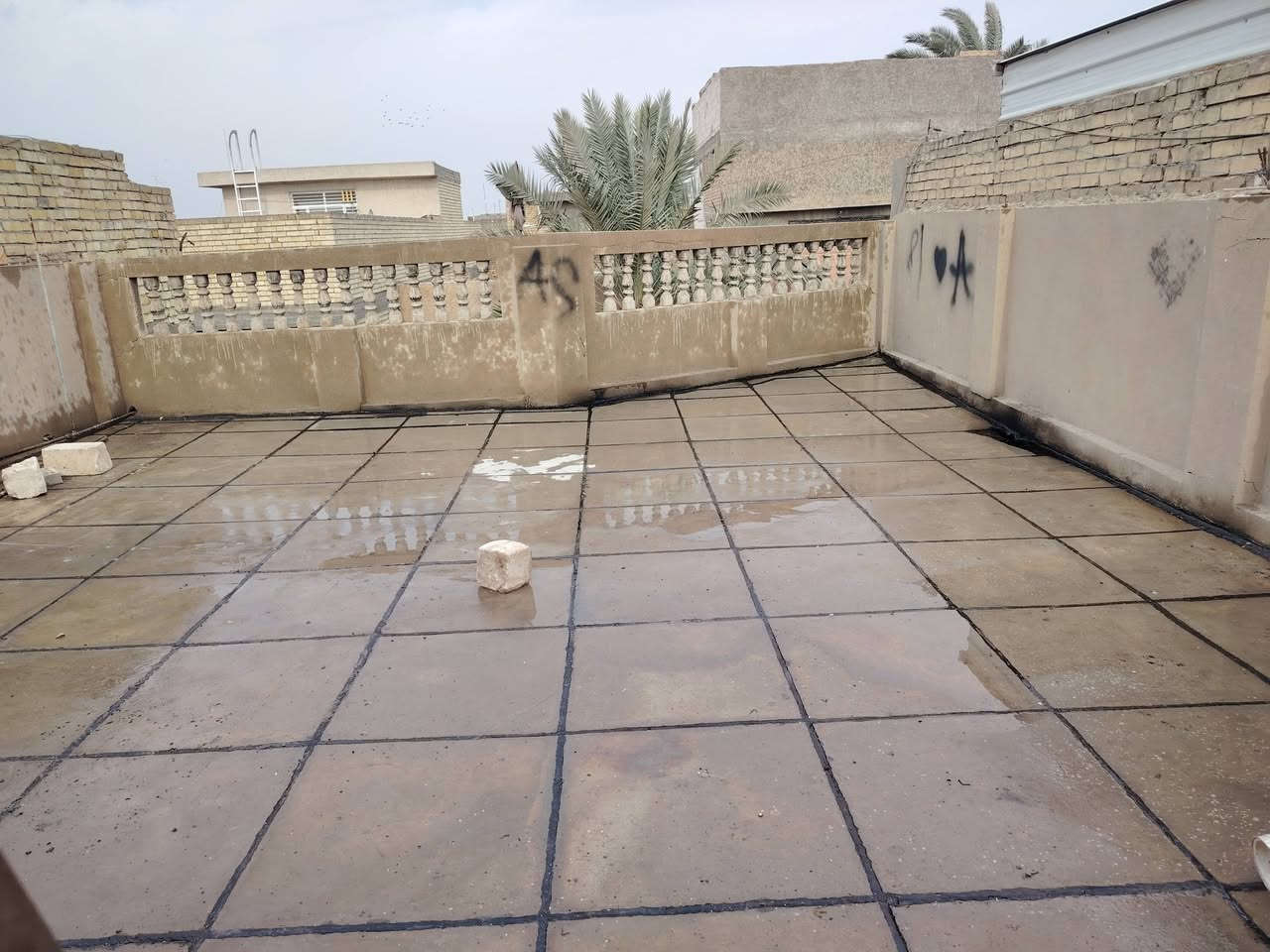 بيت للبيع 160 متر 3 طوابق مسلح 
في الشعلة. قطاع 12 شارع مدرسه النزاهة

2 فرع مقابيل مدرسه النزاهة 

مسلح اعلى من الشارع بايتين

الطابق الاول 2 غرف وستقبال وخدماته

الطابق الثاني 3 غرف وخدماته

الطابق الثالث 2 غرف

السعر 240

***********
