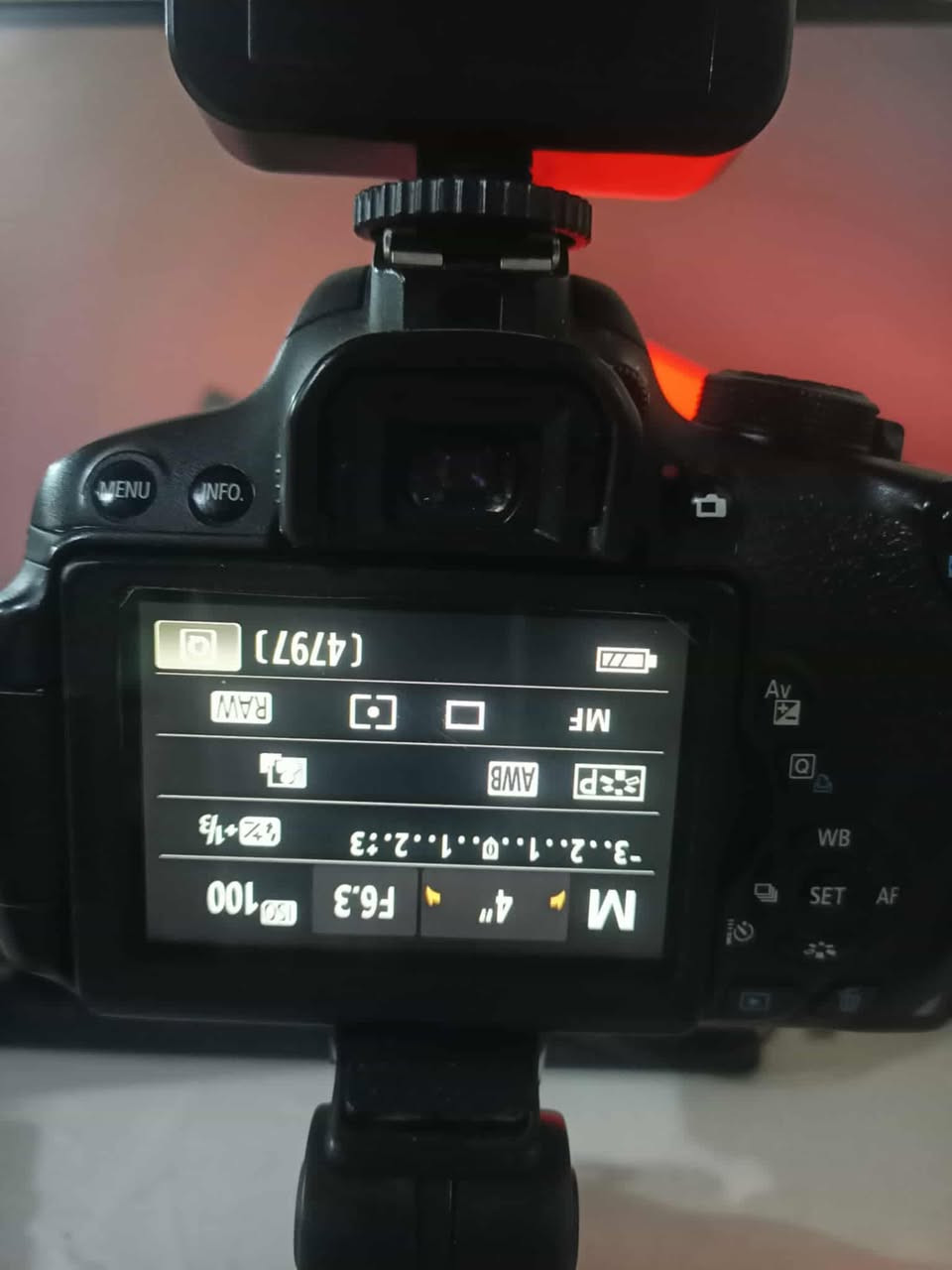 للمراوس بلابتوب كيم
700 D جديدة
عدسة 50 ملم + هود
عدسة 70-300 رياضي جديدة
بطاريات عدد 2
جنطة
رام 128 كيكا
شاحن
قرص التعريف
للمراوس بلابتوب كيمنك مواصفات زينة ...


**إذا كنت صاحب هذا الإعلان وتريد حذفه لأي سبب، رجاءا أرسل رسالة إلى الدعم الفني**
