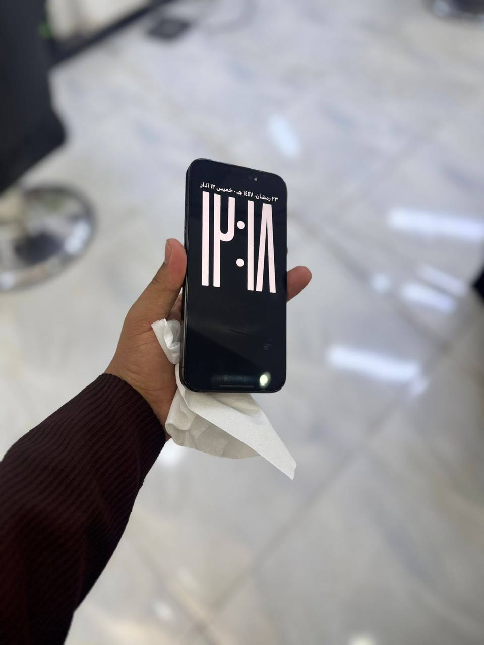 السلام عليكم ١٥ برو ماكس 
واحد تيره 
بطاريه ٨٦ جهاز نضافه فول مبدل شاشه اصليه شرط اصليه كلشي شغال شرق أوسط الجهاز سعره ب٩٠٠ الشراي يتصل و بالخدمه 
***********
