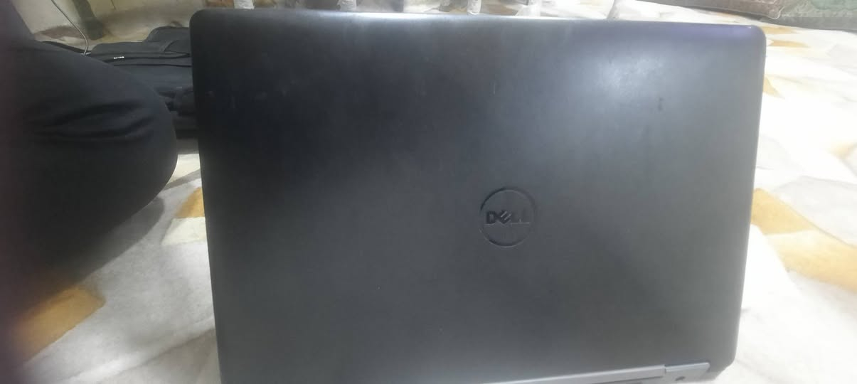 سلام عليكم لابتوب دل للبيع جديد كامل البرنامج والغاني مالته سعره 250الف قفل متوفر توصيل ***********
