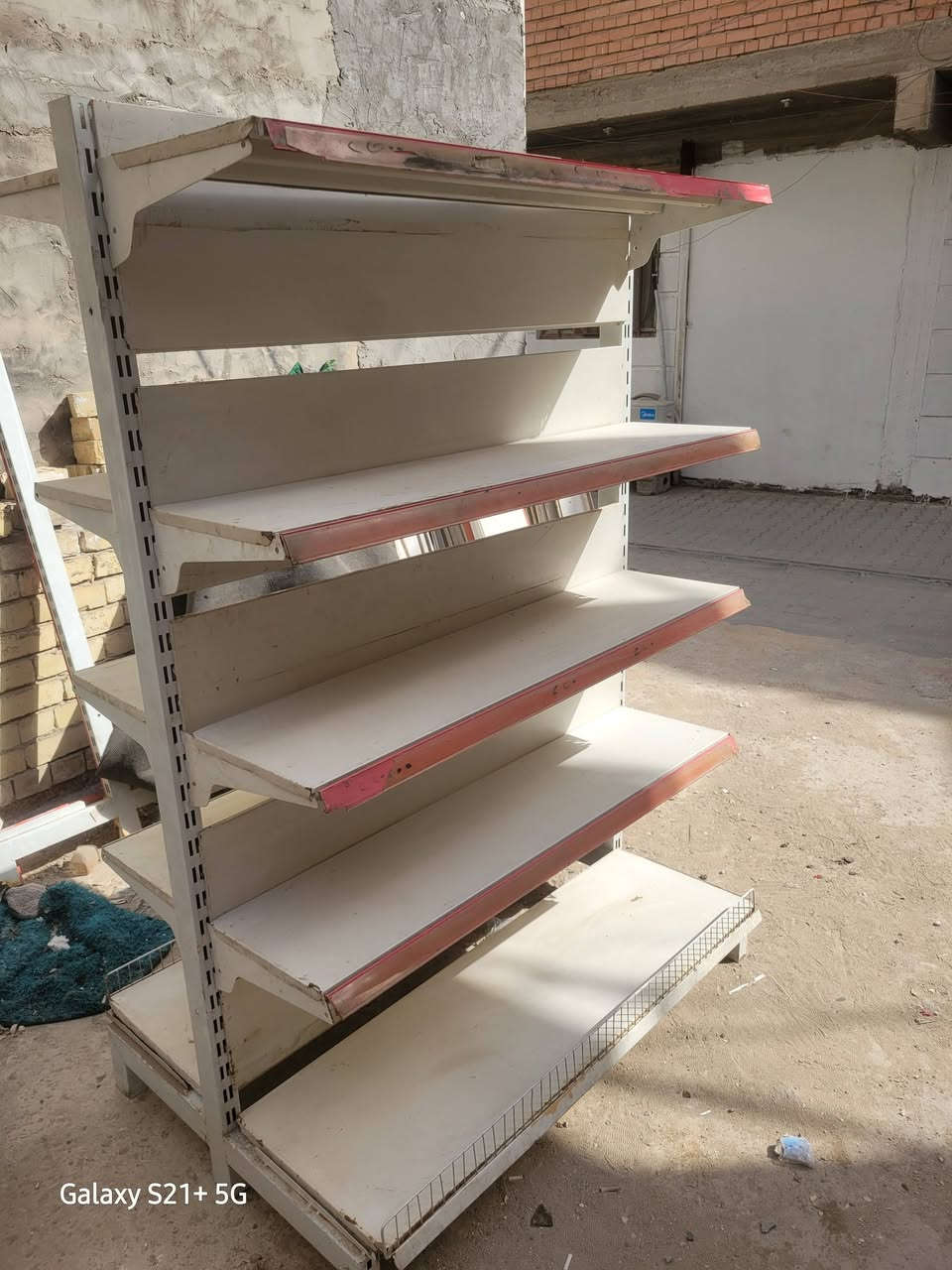 سلام عليكم سفينه متر وعشرين زائد سفينه ٣ امتار و٦٠سم زائد رفوف العدد مال رفوف ٣٠ زائد ٢٥ زائد ٣٨ رف مع سجج وحمالات التواصل على خاص او اتصل *********** مكاني بغداد
