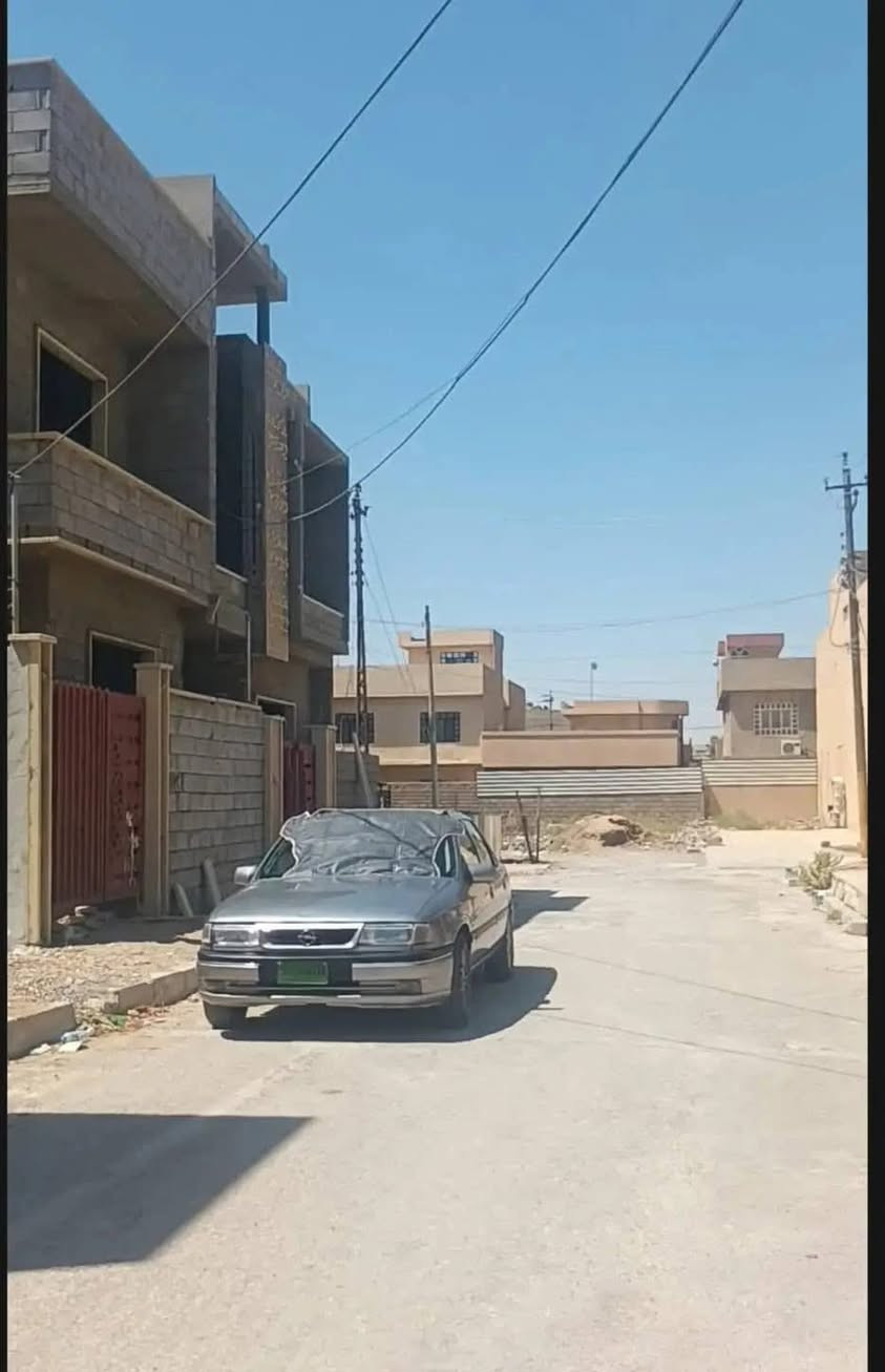 #🏛 هيكل سكني للبيع
📍 الموقع: حي البكر – (منطقة التجار، قريب جداً من سايدين التيتانيك وكاسر الأسعار)

🟨 المربع الذهبي – منطقة هادئة ومطلوبة للسكن.

📐 المساحة: 102 متر 

▪️ الواجهة: 7.25 متر

▪️ العمق: 15 متر

🏗 تفاصيل البناء:

🔸 الطابق الأول: كراج، مطبخ، استقبال، هول، غرفة نوم كبيرة، صحيات، مناور عدد 2

🔸 الطابق الثاني: 3 غرف نوم، هول صغير، صحيات

🧱 مواصفات إضافية:

تأسيس كهرباء نوعية ممتازة لكلا الطابقين

تأسيس مجاري + دكتات + حمايات

تشريب كامل للبيت بـ الإسمنت للطابقين

لبخ السقف للواجهة والمناور

📝 الهيكل عليه قرار تمليك 2025 باسم صاحبه

سعر 130 مليون وقابل للتفاوض 

للاستفسار الاتصال ع الرقم 

***********

***********
