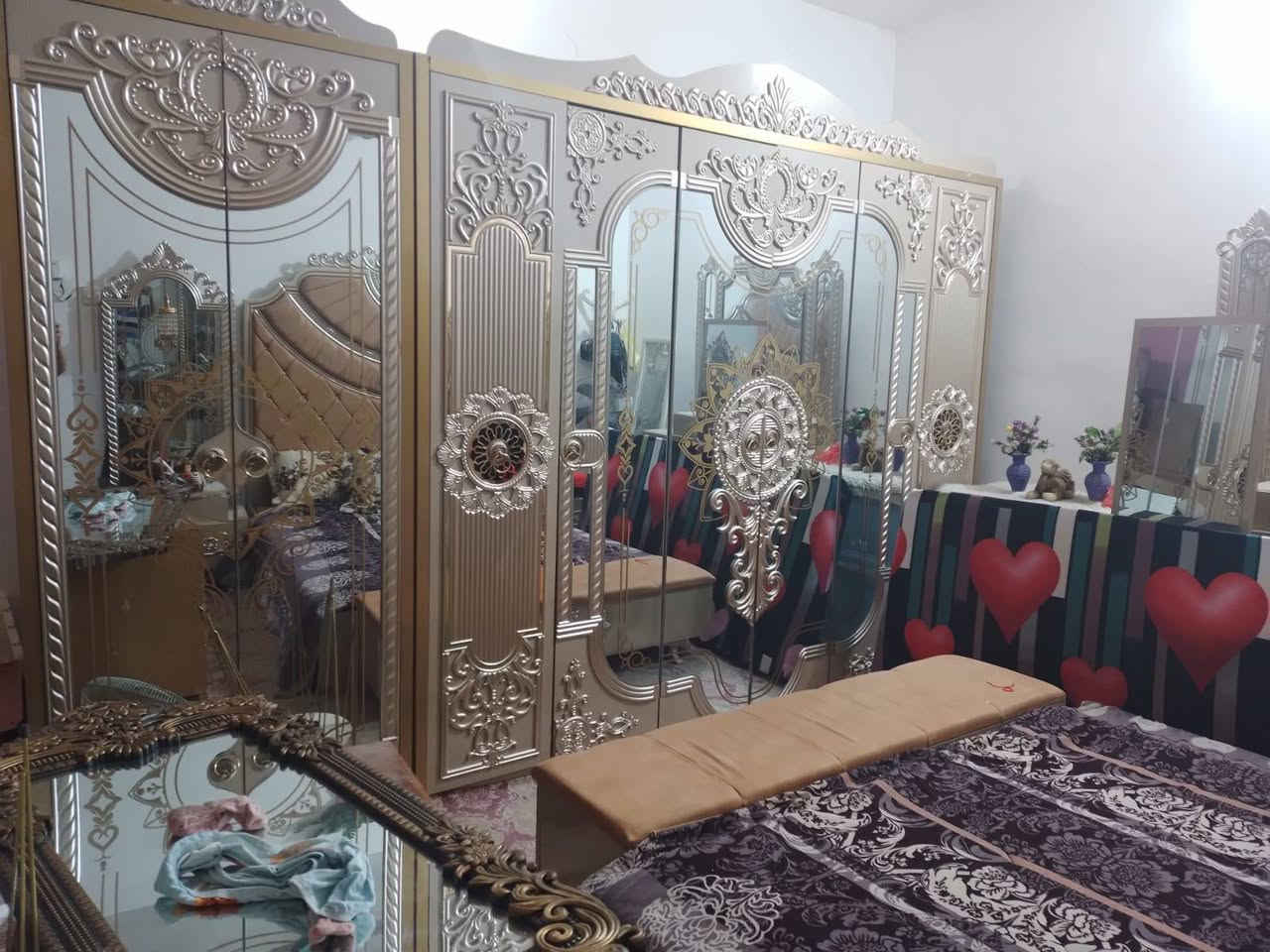 &غرفه تركيه بمليون و١٠٠ وبيهه مجال 
&غرفه اخشاب تزكام ب٧٠٠وبيهه مجال ( ممكن بس الكنتور ) 
&ميز بلازمه ب٧٥ وبي مجال
& شاشه حجم ٣٢ نوعيه شلونك ب٦٠ وبي مجال 

&زوليه تركيه ثقيله ٣*٤ ب١٠٠ وبيهه مجال 
كربلاء/ الحر / حي القادسيه 
***********
