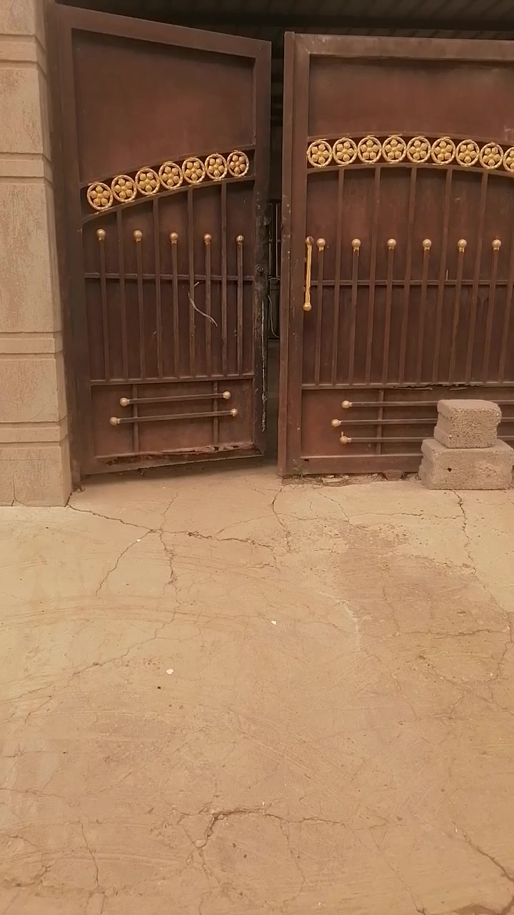 السلام عليكم بيت للبيع المكان النساف البعلوان السعر 33 وبي مجال *********** ***********
