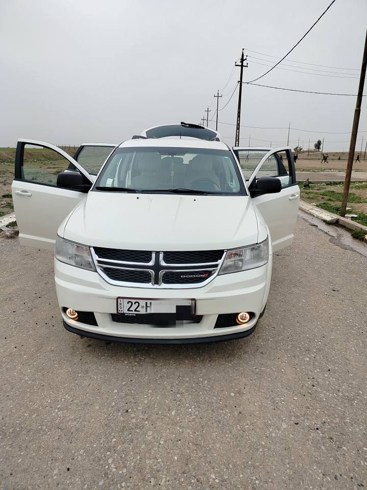 اسلام عليكم دوج جورني 2017 فول موصفات بدون بنوراما محرك كير شرط محرك 2400بي صبغ 3 قطع بدون دواخل شرط رقم جديد سنويه ال 29 تبريد 3 قطع ويل كب جديد طخم او تايرات جديد 
المكان موصل 
***********
*********** موصل, نينوى
