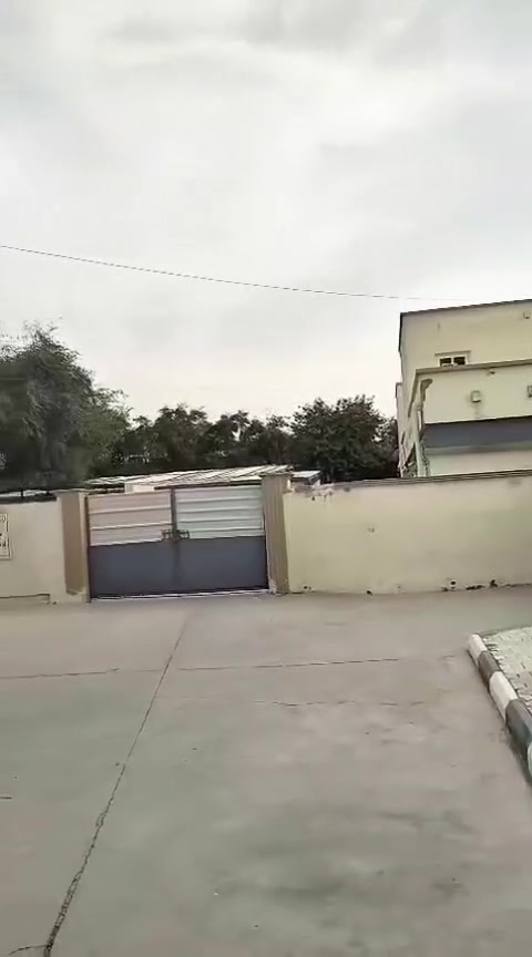 🔥 فرصة لا تعوض.. بيت بـ 3 وحدات معزولة بموقع طبي استراتيجي! 🔥
​للبيع بيت مساحة 110 متر (واجهة 7م × نزال 16م) على شارع 20 متر مميز جداً.
​📍 الموقع: مقابل مركز العلاج الطبيعي في القناة، مجاور مستشفى سعد الوتري (موقع حيوي يخدم السكن والاستثمار).
​🏡 التصميم:
البيت مقسم إلى 3 وحدات سكنية معزولة بالكامل، وكل وحدة تحتوي على:
(غرفة نوم كبيرة + هول + غرفة خطار + مطبخ + صحيات + طرمة).
​📑 الملكية: طابو صرف زراعي.
💰 السعر: 475 مليون.
​📞 للتواصل المباشر ومعرفة التفاصيل: ***********
