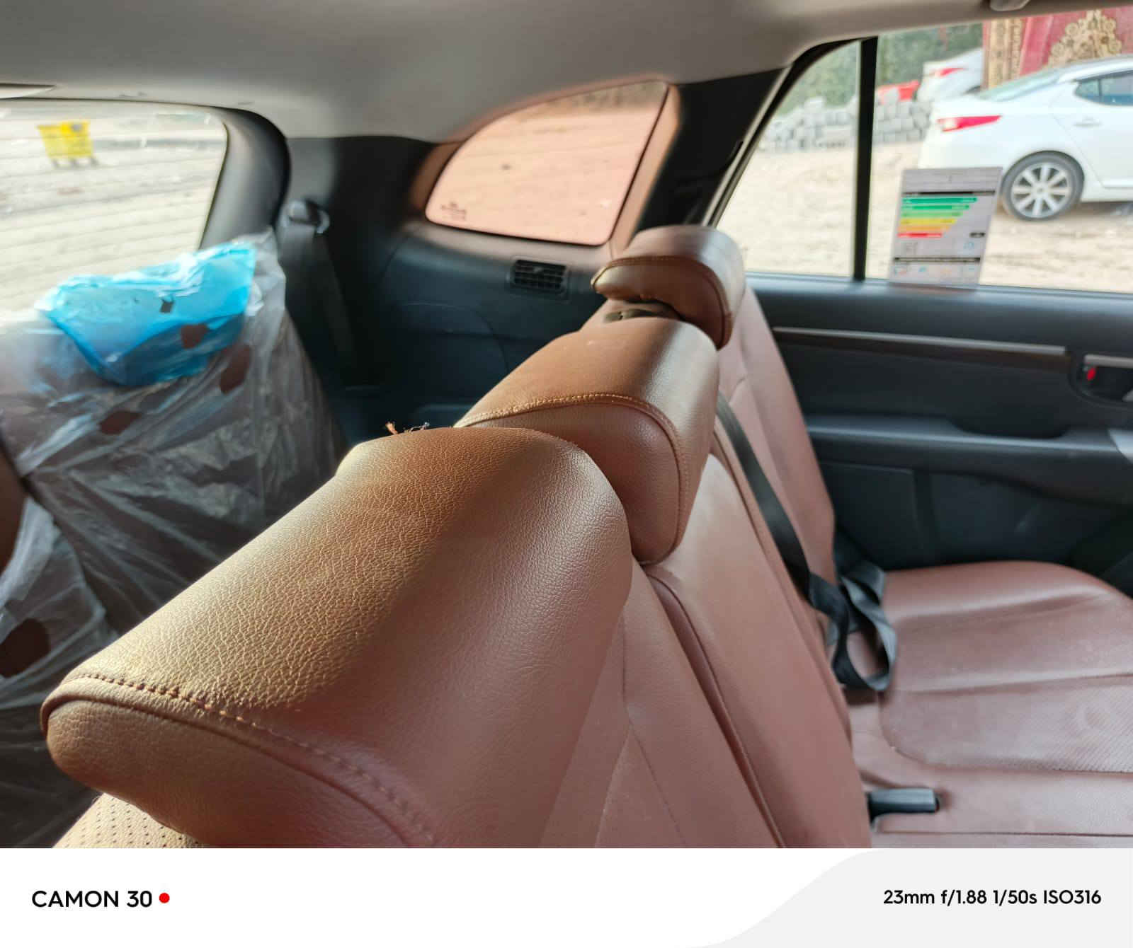 السلام عليكم سنتافي خليجي رقم اربيل انكليزي مديل ٢٠١٢ فول مواصفات فتة بصمة كشنات جلد مكفولة من الصبغ والضربة السعر ١٤٠ وبيها مجال الاستفسار *********** مكاني خان النص طريق نجف كربلا
