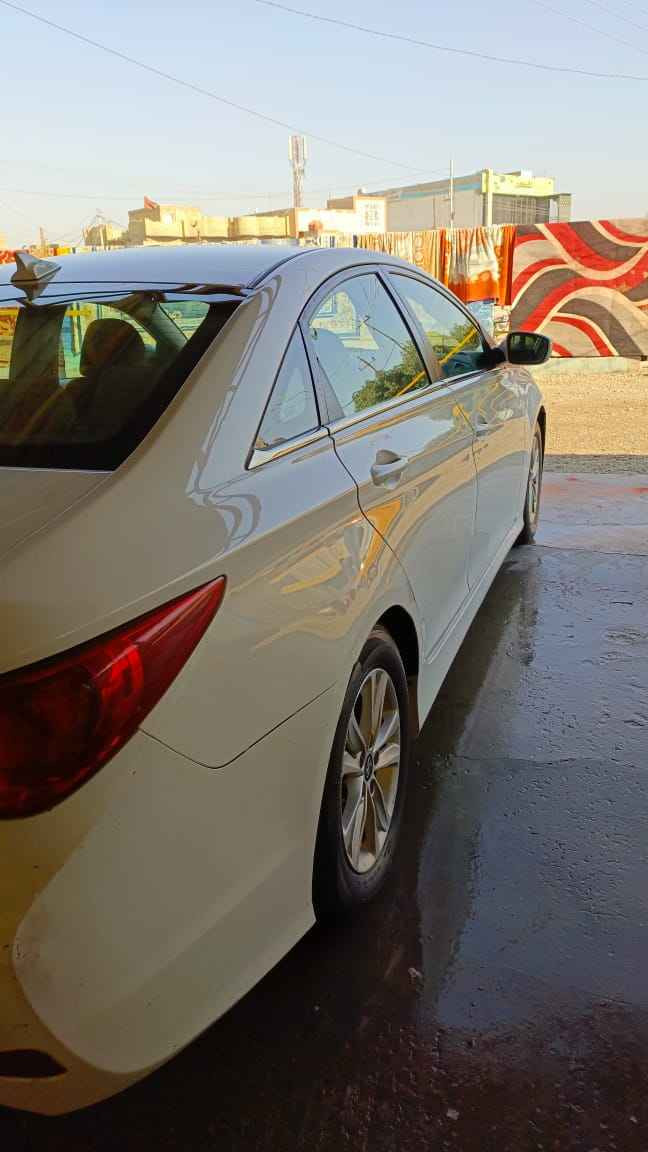 السلام عليكم 
سوناتا امريكي ٢٠١٤
محرك gdi 2400
باسمي رقم دولي جديد سنويه ل2030
السياره بيها قطعتين صبغ جاملغ خلفي وباب الصدر بدون تبديل ليبل واحد
حداديه جديده تبريد ثلج تخم تاير جديد
مكاني ديوانيه
السعر ١١٢ وبيها مجال بسيط
للاستفسار ***********
