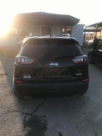 ⁨	للبيع Jeep Cherokee 2019 – رقم بغداد جديد إنكليزي – ماشية 160,000 كم...