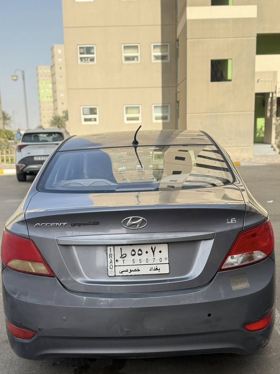 اكسنت خليجية ٢٠١٦
المحرك والكير مكفولات 
التبريد جيد جدا 
الصدر جديد 
تخم تاير جديد 
الباتري جديد 
السيارة نظيفة مال بيت بيهه رصعات بسيطة ومصبوغة الدعامية وبارد بالجاملغ الأيمن الأمامي ورصعات بسيطة بالقمارة فقط السعر ٩٨ وبي مجال 
ماشية ١٣٢
الاتصال على الرقم ***********
