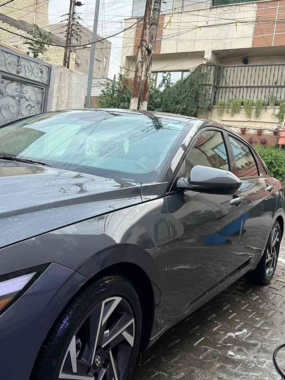 السلام عليكم النترا ٢٠٢٥ فول كندي.  حادثهة بس بنيد ودعامية. 
بدون دواخل ابد. فقط بنيد  وناشر التفاصيل 
تخم تاير  كشنات. تدفئة. استيرن. هيتر. 
فتحة 
بصمة تشغيل عن بعد 
قيادة ذاتية 
تحديد مسار 
شاشة دجتل 
فول رادرات 
توقف ذاتي 
سمعات سستم كشنات جلد 
السيارة شخط مابيهة. ابدااااا نضيفة جدا  
الاستفسار *********** السعر ١٧٥ قفل
