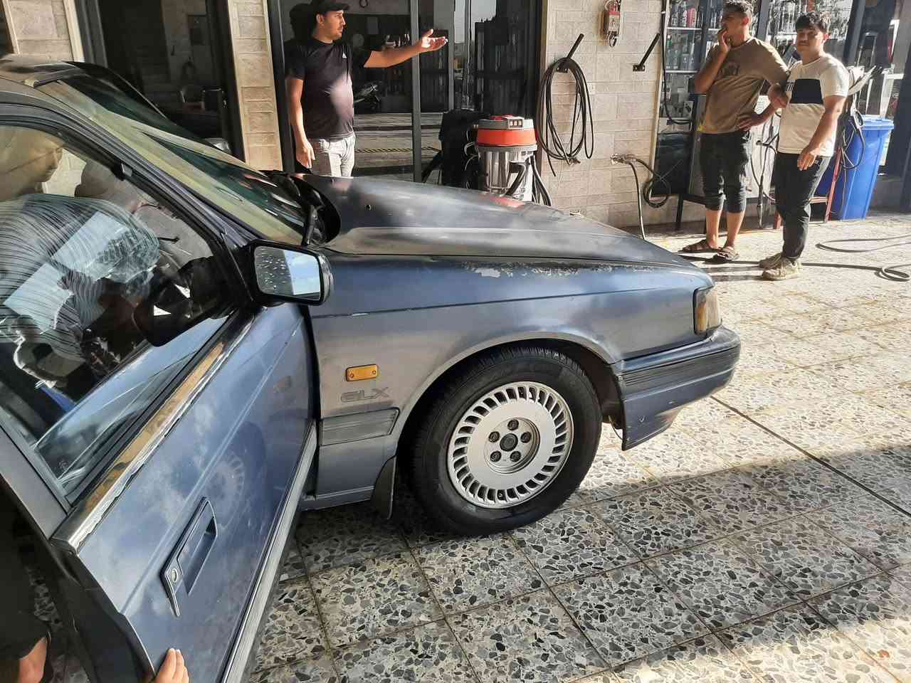 السلام عليكم مازدا 929 فول اوتوماتيك السياره بلاديه وعلى وضع الشركه مكينه 4 سياره قدام العين رقم دولي السعر 22وبيها مجال قليل  *********** //***********
