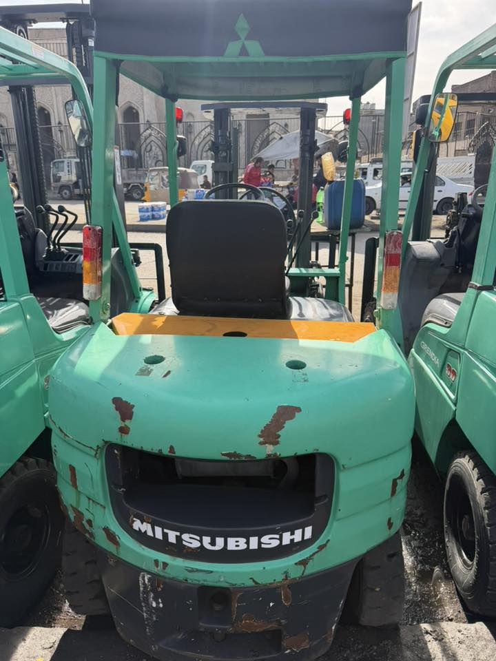 سلام عليكم للبيع رافعه شوكيه 2 ونص طن 3 حركات مديل 2002جاهزه العمل كل نقص مابيه مكاني بغداد باب الشيخ ***********
