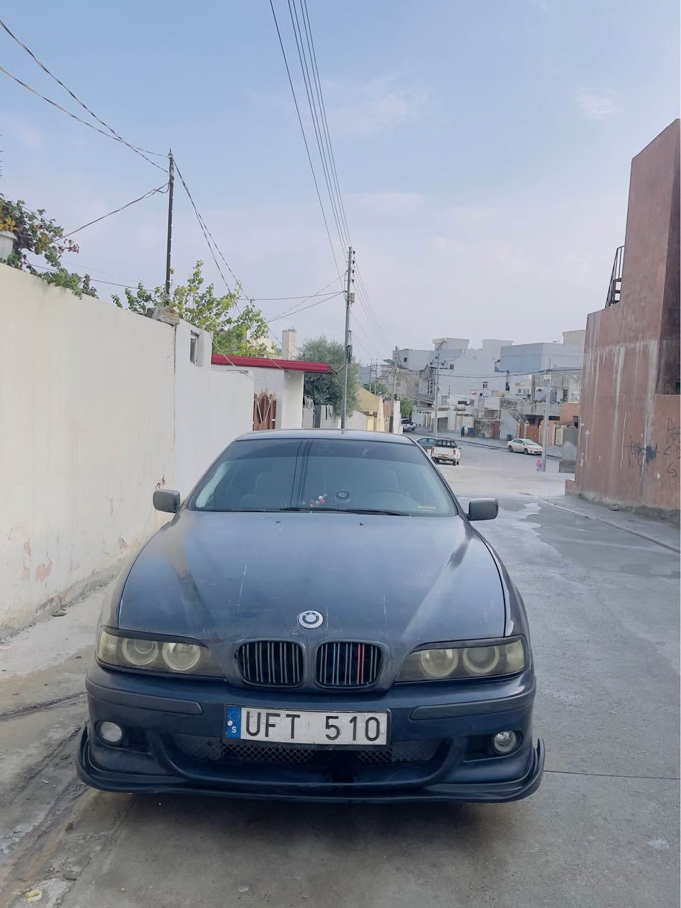 Bmw e39 
موديل ١٩٩٩
523i گير عادي  
تبريد به فر 
گير و مه كينه ب شرت 
منافيست عه صلي  بي ده عم 
سه قف و حزام ب شرت 
جار جام كهربايي 
سياره وه زع شريكه يه  
سعر 65 مجاله ك كيم 
غرامه زي صفر سه ر نينه هه مي واصل كرينه 
رقم تلفون :*********** زاخو, دهوك
