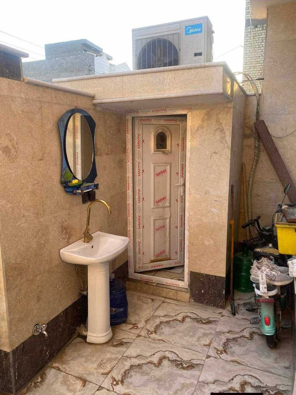 بيت للبيع في حي البساتين حي المصطفى
المساحة 100متر الواجهة ٥/النزال ٢٠/ 
طابق ونص
يحتوي على 
استقبال 
مدخل ثاني
مساحة 
غرفتين نوم 
ثلاث حمامات 
قرار ٢٥
للاستفسار الاتصال على الرقم 
***********
