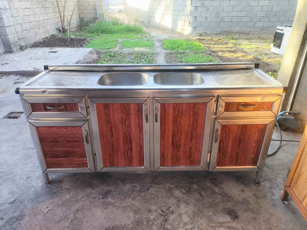 كاونتر 3 قطع مترين تسكام نضيف جداً سعره 350 
كاونتر 3قطع صاجي مترين ونص وسنكي مترين حوضين سعره280
سنك تسكام حوضين مترين سعره100
المكان بابل الحصوة *********** واتساب
