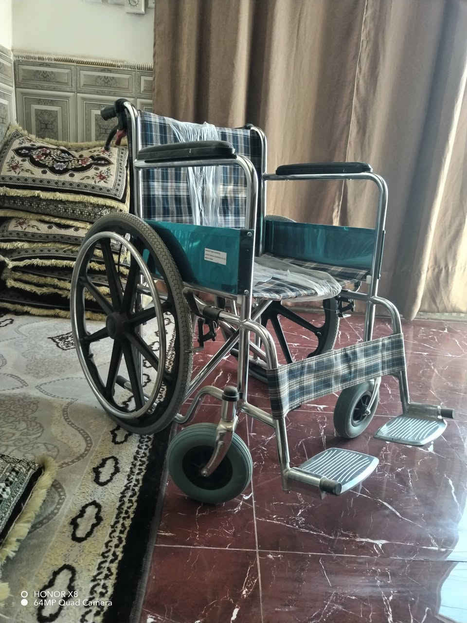 سلام عليكم عندي عربانه عجزه محد كاعد بكشنه مشتريه ١٤٠
باليرضه الله قيمه واخذه ***********
