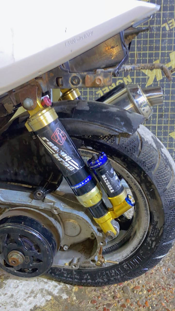 السلام عليكم صلنصه حلك عريض وبوري عريض قطعتين صوتها رعيد مال مكاين كبار ودبلات هايدروليك هوا ام البطل
السعر خاص والاستفسار اتصل
***********
