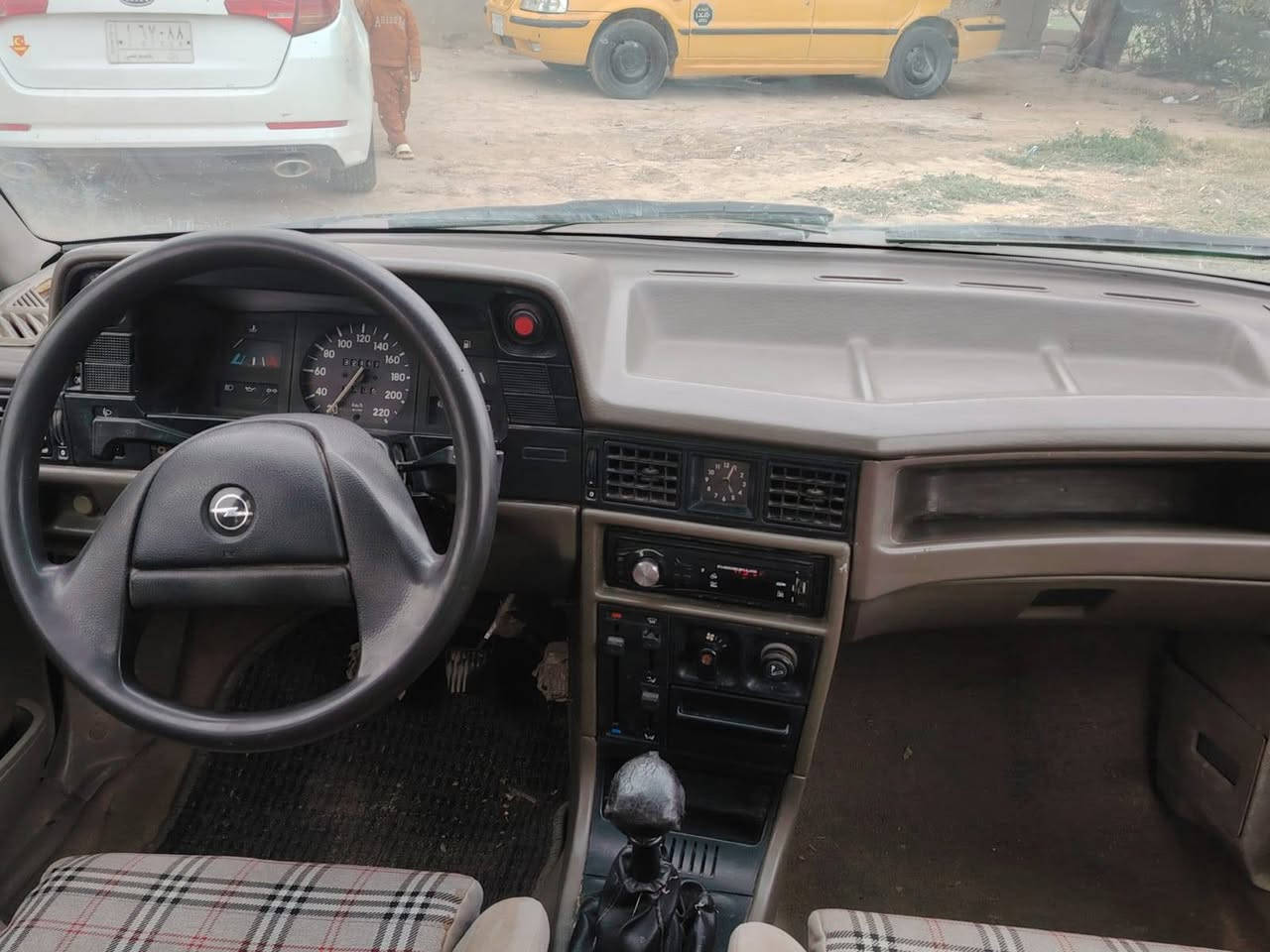 سلام عليكم سيارة اوبل كاديت موديل 90 رقم قادسيه سنوية 2030  سياره مكفولة كفالة عامة تخم السعر 32   تايرات جدد محرك كير حداديه جديده تحويل مباشر كهربائيات جديدة فتحة سلايت مكان السيارة سماوة قضاء الهلال ***********
