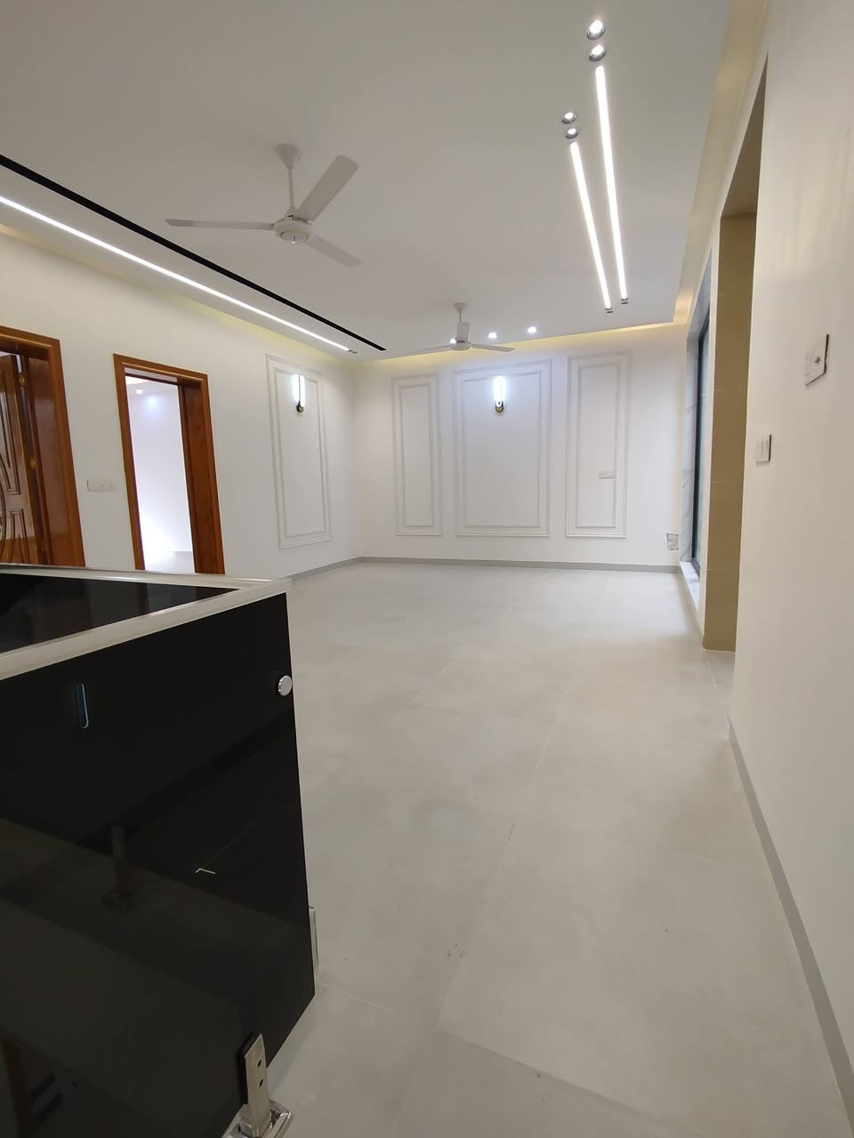 🏠 منزل الأحلام بانتظارك في قلب حي الغري! 🏠
لعشاق النظافة والموقع المميز، متوفر الآن بيت بناء جديد (طابقين) بمساحة 200 متر وجاهز للسكن فوراً.

📍 المميزات:

الموقع: حي الغري، شارع 10 (حرف T).

القرب: خطوات عن شارع 20 والمنطقة التجارية.

التفاصيل: 4 غرف نوم واسعة وتصميم حديث.

للشراء والاستفسار، تفضلوا بزيارتنا في:

🏢 مكتب العوادي للعقارات

(حي السلام - مقابل جوهرة العرب - مكتب سايدين سلام)

📞 ***********
