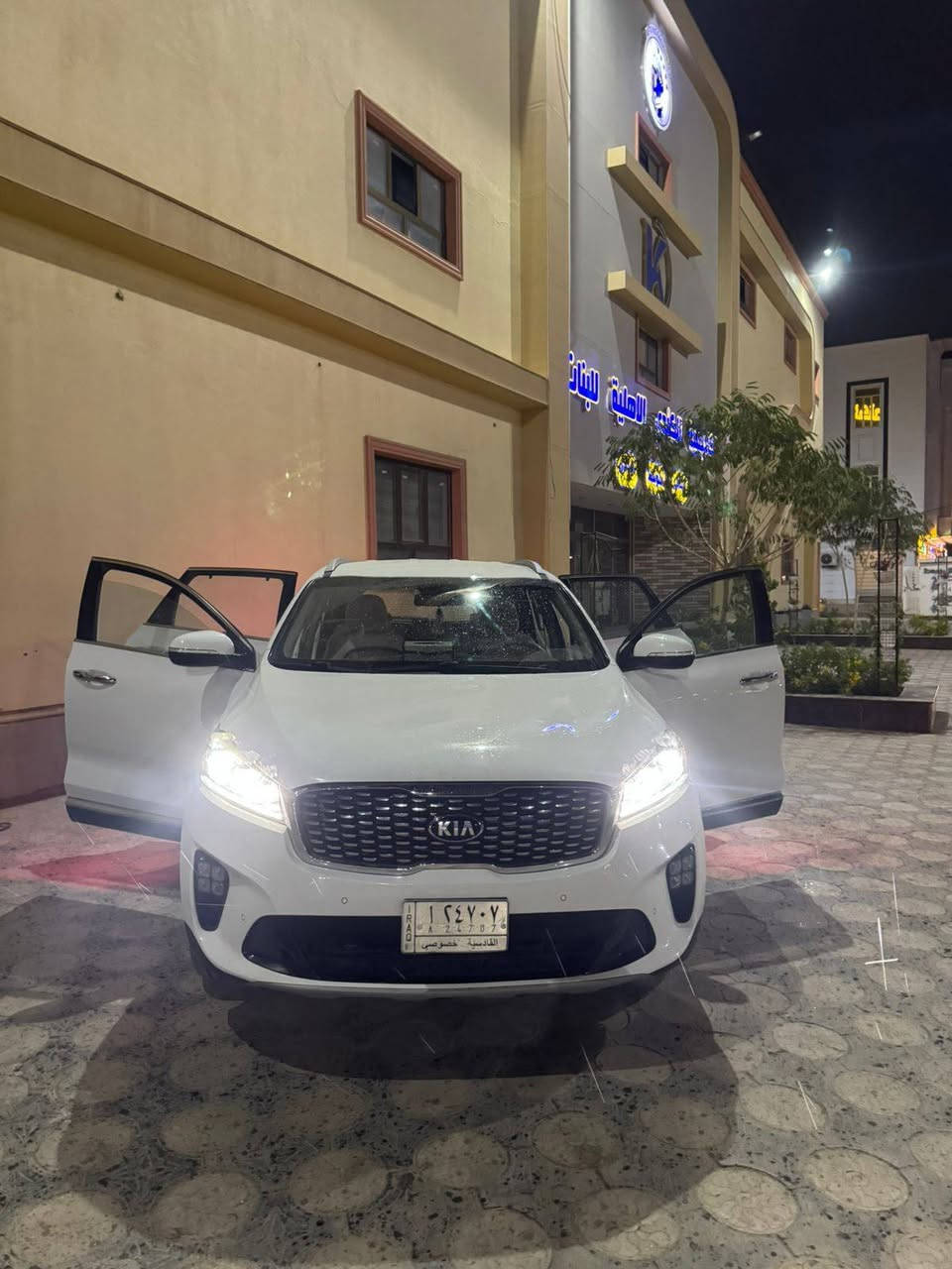 رقم قادسية
6 سلندر 3.500 
ماشيه 123الف حقيقي 
محرك مفتوح كازكت فقط 
حساس امامي خلفي
كشنات جلد وكهرباء 
 3 قطع تبريد 
كير اوتو + عادي
مثبت سرعة
تحكم سترين جهتين 
بردات نوافذ للمقاعد الخلفية
مري ترحيب عند الإقتراب +أشارة
جنطة كهرباء(ذكية) 
سعرها243 ورقه بيه مجال بسيط 
مكان السياره - السماوة
للإستفسار:***********
