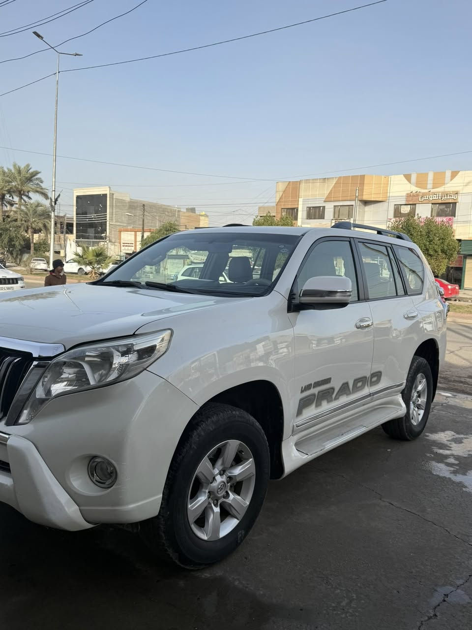 السلام عليكم للبيع برادو موديل 2014 TX.L سياره رقم سليمانية ( السياره  بأسمي ) تحويل مباشر علماً الهزه جديده
ملاحظة توجد طخه خفيفه على الجاملخ الايمن تعديل وتكحيل على البارد
المواصفات :
محرك 6 سلندر
سياره فتحه
سياره دبل تانكي
كامره خلفيه
مري شفط
فور ويل
اشاير بل مري
مكان السياره بغداد حي الخضراء ***********
السعر295 ورقه وبيهة مجال لشراي
