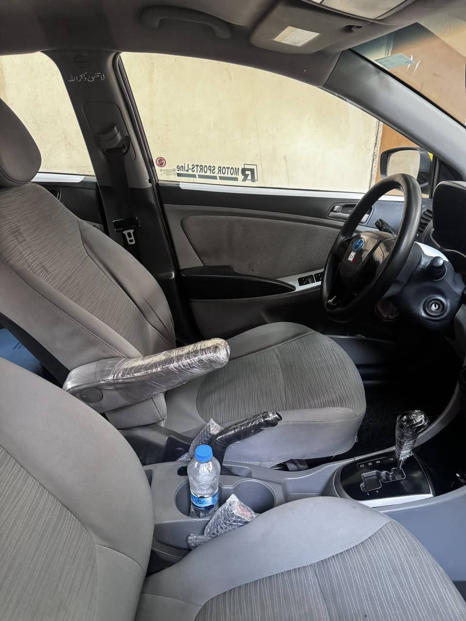 اكسنت 2016 امريكي محرك 1600 GDI
ضرر فقط قطعتين باب وجاملغ جهه السائق 
التواصل ***********
