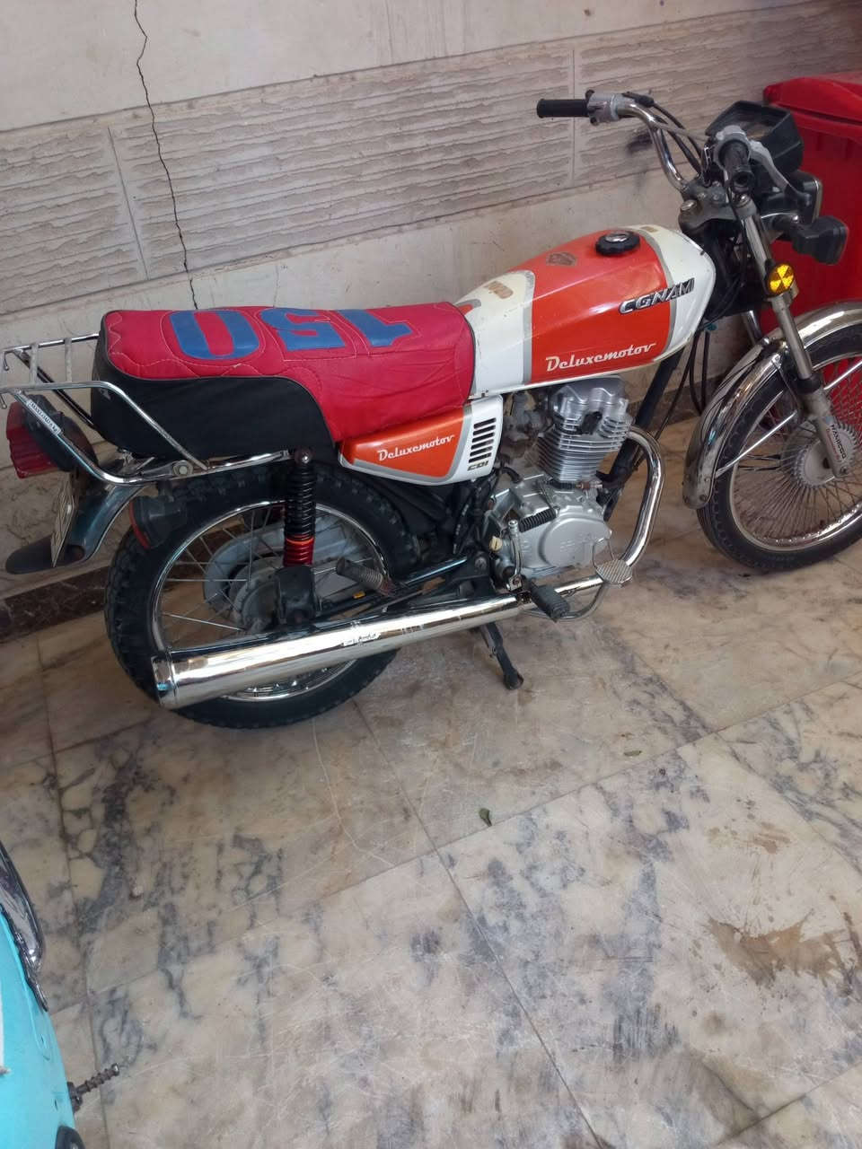 دراجه سي جي نامه للبيع رقم عربي شرط الفحص راعيها يريد تحويل كهربائيات شغاله نهضه وسرعه مابيها اي نقص دراجه سعر 1550وبيها مجال بسيط للشراي مو شراي لاتعبني رقمي ***********
