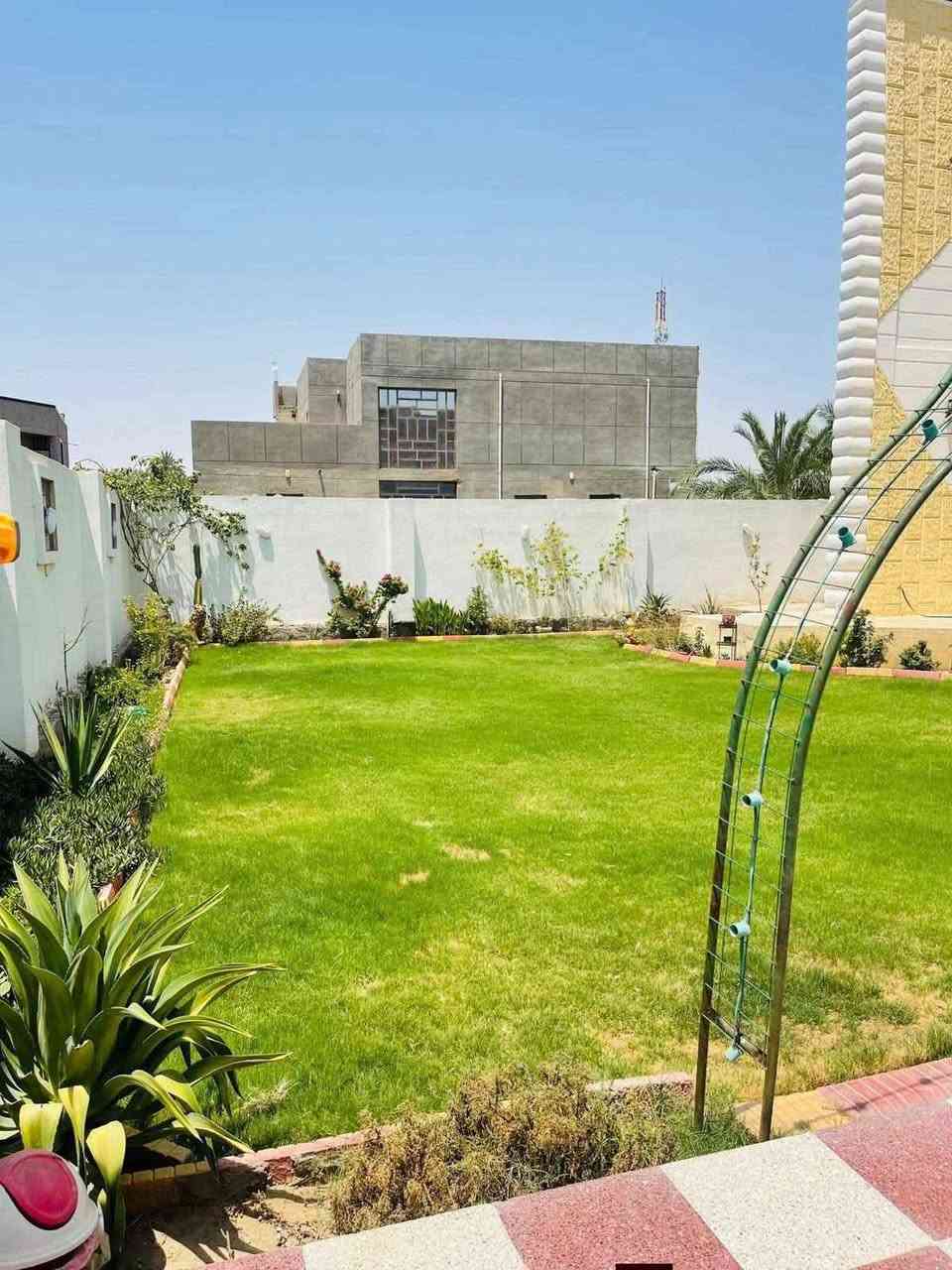 بسم الله والصلاة والسلام على رسول الله

يتوفر دار  طابقين للبيع في منطقة الزراعة حي الميكانك قرب ملتقى الرواد الثقافي ((ساحة الاحتفالات سابقاً))
المساحة الكلية البيت 616م٢ 
مساحة البناء 300م٢
يتكون بناء البيت غرفين نوم وصالة كبيرة وهول واستقبال ومطبخ ومجموعة صحيات داخلية وخارجية اضافة الى مخزنين كبيرات وحديقتين واحدة جانبية والثانيه في مدخل الييت بالاضافة الى كراج سيارة وترك داير البيت 
اما الطابق الثاني 
يتكون من ثلاث غرف نوم وصالة ومجموعة صحيات وبلامكان بناء غرفة اضافية 
سنة البناء 2013 بناء الطابق الارضي حجر والارضية مرمر 
بناء الطابق الثاني طابوق والارضية كاشي 

جنس العقار زراعي سند 25 تحويل مباشر 

للاستفسار الاتصال على الرقم(***********)

موقع البيت على خريطة google

https://maps.app.goo.gl/5AFa7sADXW8NBA126?g_st=ipc Singapore
