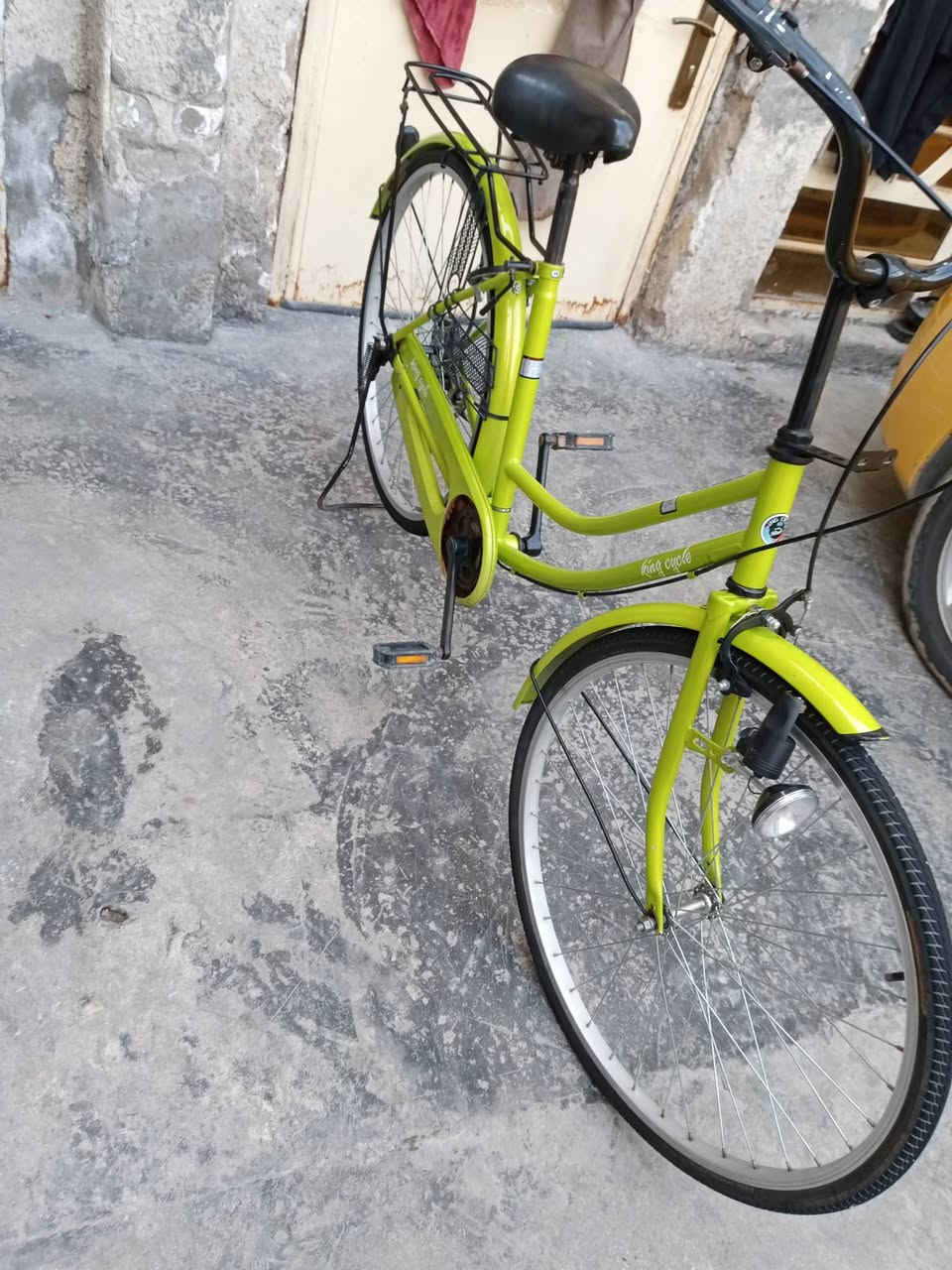 سلام عليكم شباب بايسكل بناتي للبيع حجم 26 البايسكل نظيف بايسكل اين قسم ابي كامل المكان بغداد الشعب السعر خاص البايسكل بلادي اتصال على هذا الرقم واتساب ورصيد *********** 🧿🧿
