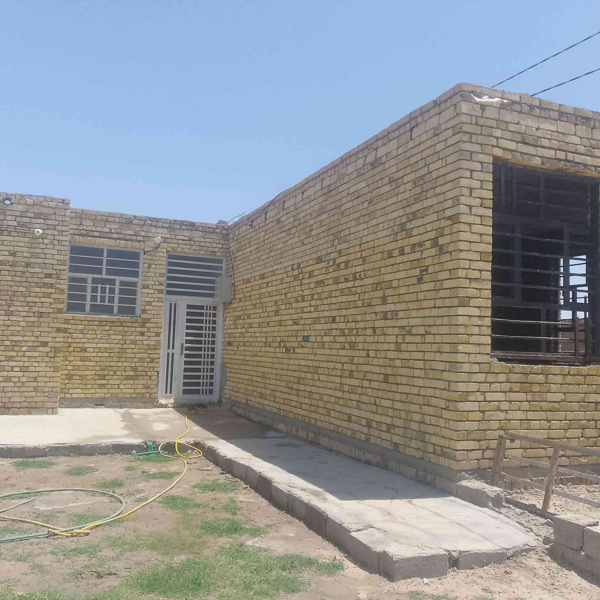 بيت للبيع المساحه 450متر
على طريق ابو الماش خلف المحطه ماي ارو 
السعر 70مليون وبي مجال الاستفسار على رقم ***********
