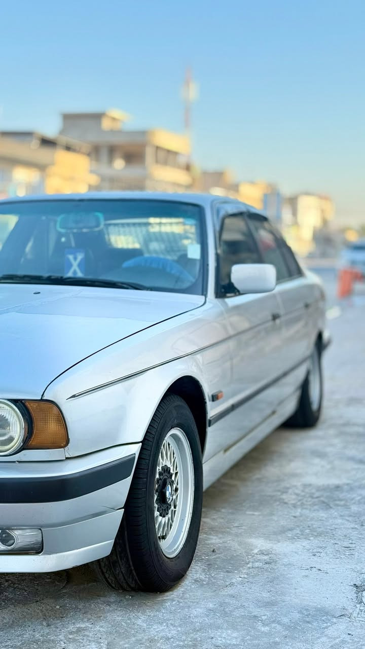 السلام وعليكم  بي ام دبليو 525  للبيع
مديل 1991
 سياره مكينه مسكر 
فانوس واحد 
 رقم دهوك تحويل ثاني يوم 
  مصبوغه جماليه 
تخم تاير جديد 
حداديه جديده 
للاستفسار اكثر 
مكاني السياره بصره 
للاتصال ***********
او الرقم الثاني ***********
