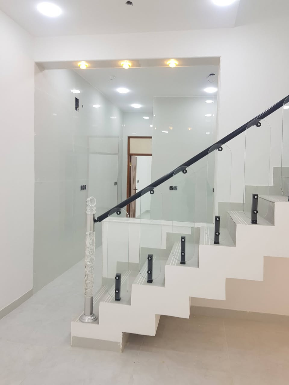 السلام عليكم مشتمل للبيع بالخاجيه بال٧٠٠٠ شارع القسم البلدي عرض الشارع ١٢ ثاني قطعه عن الركن بناء درجه اولى للاستفسار الاتصال على ***********
