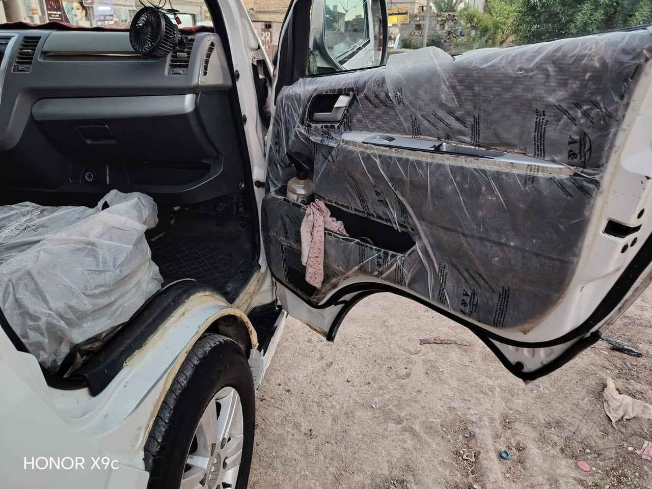 ملاحضه السياره بدون رقم فتون ٢٠١٥ H2   سياره على وضع الشركه  مكينه وكير كفاله صار سبوع من شديتهن تخم تاير جديد كهربائيات كلها شغاله
التبريد شرط بس عوزه غاز منضومه كلها شغاله بيها منضومة غاز شغاله دواخل كلش نضيفه حداديه حيل جديده السعر ٦٥وبيها مجال للاستفسار الاتصال على الرقم *********** مكاني ناصريه حي الشموخ
