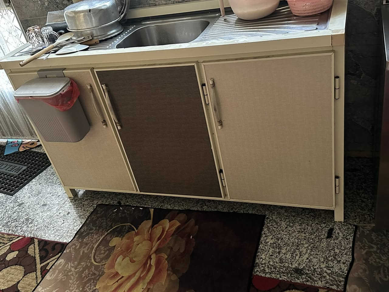 سلام عليكم كاونتر نضيف للبيع سعر650 وبي مجال
***********
