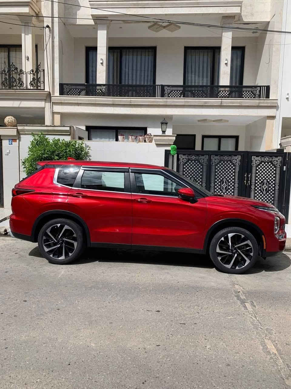 اخوان
ميتسوبيشي أوتلندر  2022 

السياره مرقمه كامله رقم اربيل جديد

مواصفات فول ل فول 

حساسات خلفي وامامي 

كامرات 5 

جلد ومخمل 

تدفئه كشن 

شاشه جبيره 

كيچ دچتل 

فتحت سقف 

اشاره بالمري 

جنطه ذكيه  من تمرر رجلك من جوه الجنطه تفتح 

شحن لاسلكي 

تحكم كشن كهرباء 

جنطه شفط 

5وضعيات قياده

بصمه 

7راكب

هند بريك كهربائي 

باقي الموصفات معروفه 

محرك 2500 

السياره نضيفه كلش  ما ناقصه شي. 

الضرر / بابين السكن وخلف السكن  مبدلات ب امريكا ضرره كلش خفيف 

السياره ماشيه 60الف كيلو 

ايرباكات سليمه مكفوله من كلشي 

السعر215وبيه   مجال السياره كلش نضيف 

للتواصل *********** واتساب
