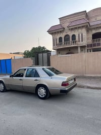 السلاام عليكم مارسدس  موديل 88 محدث 92 ضرر قطعه واحده جاملغ عكس السايق...