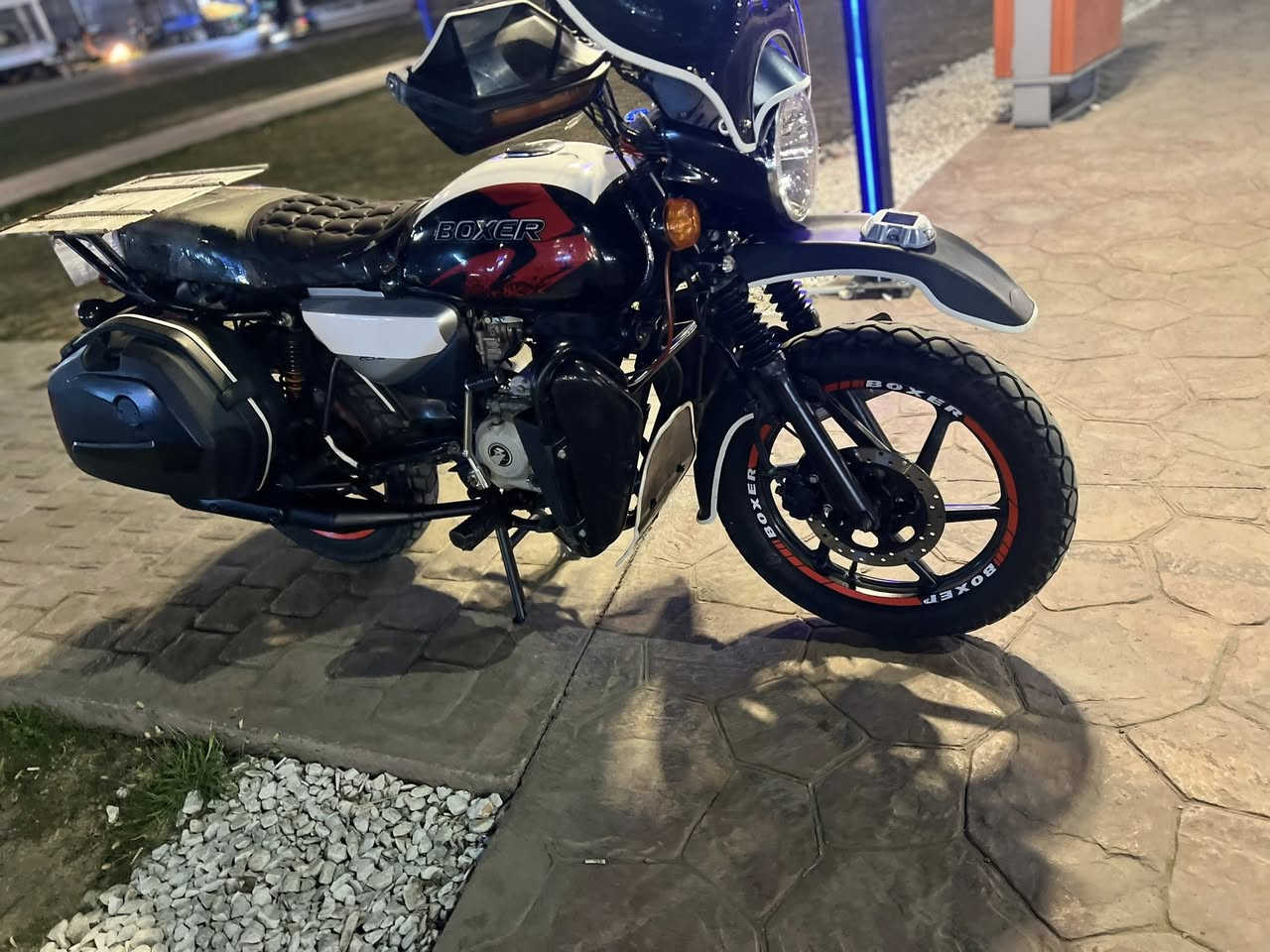 السلام عليكم (الميشتري ليتعبني ) بوكسر 2021 شهر 11 يوم 27 طالعه بل 22امرقم بغداد اباسمي الدراجه اول مشتريتهه انحجزت سنتين او طلعتهه قبل 8 اشهر دراجهه كلش نضيفه ماشيه 26الف تعبان عليهه بلغراض شادلهه جنطط او الجنط مطو عليهن نشرات خلفيهه او بلجنط مشدود عليهن سماعات تيربوو اقوه شي او عليهه زوج عنبار اكلج او عنبار ابريك او عليهه منضومه تشغيل عن بعد او بصمات اثنين او عليهه زنون 4H كلش قوي او منضومه زنون خارجي او مصدات او ادروعه او جانات اناميهه او اشاير لد كلش قويات  او هورنات سيدان تفصيخ او باتري ابو الشاشه وهواي كماليات الدراجه اهواي متعوب عليهه او امجفته مره وحده تجفيت شركه شرط المحرك اخرس

لتگلي اشبيهه مابيهه مكاني بغداد الشعب ممتواجد فيسبوك ***********
