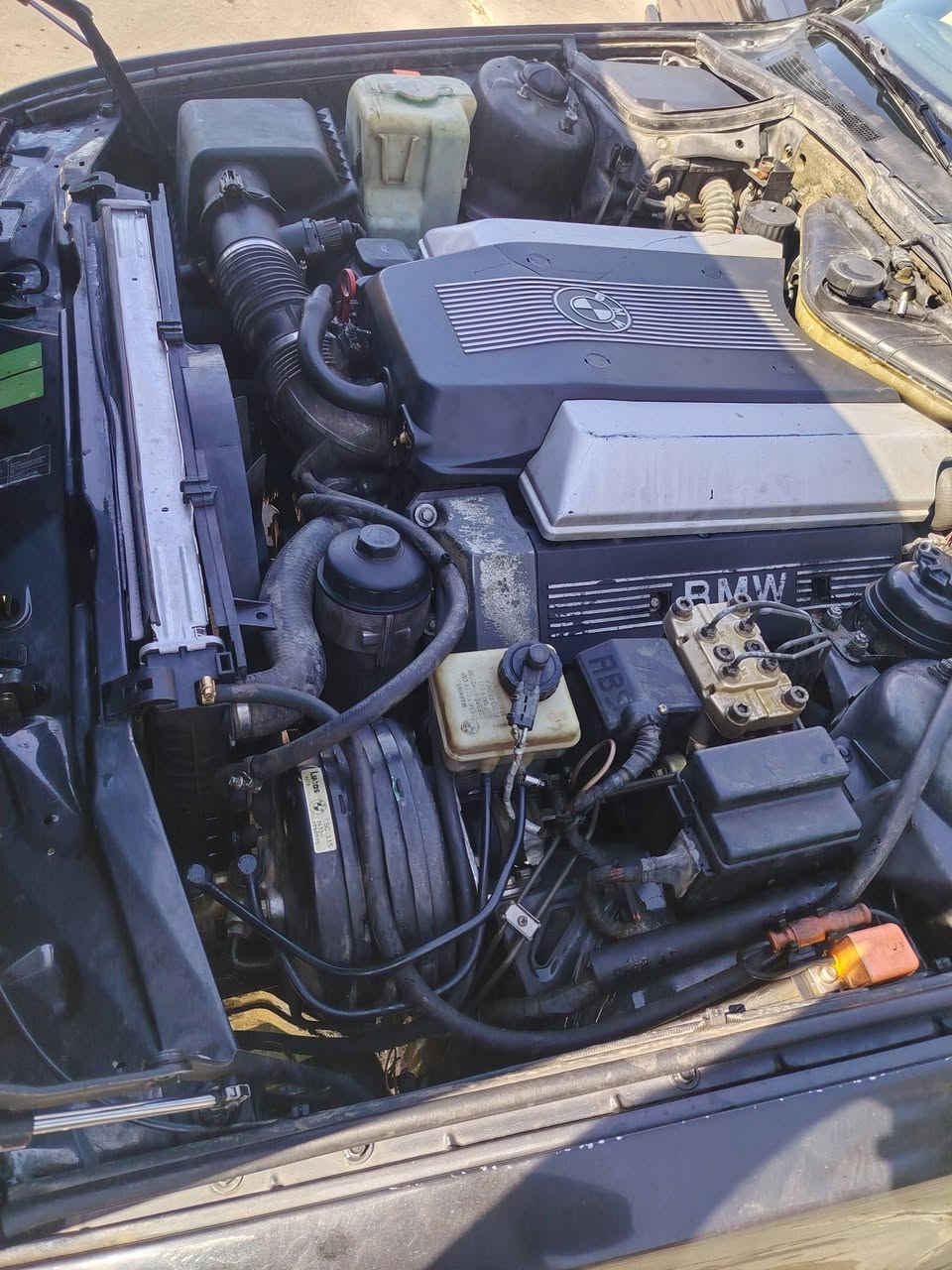 بي ام v8 ٧٣٠  رقم بغداد و بسمي سنويه وهزه جديدة مكينه وكير كفاله عامه حداديه أمامية خلفيه كفاله جديدة تبريد ثلج قطعتين اربع بيبان دبل جام و كهرباء كشنات كهرباء دبل ايرباك و دبل حساس سيارة جديدة بمعنه الكلمه مال جناي متعوب عليه ومصروف عليه لا جطل ولا تلزيك و بدون اي حادث  السعر ٧٥  الاستفسار الاتصال ***********  مكان بابل حله مركز المدينه
