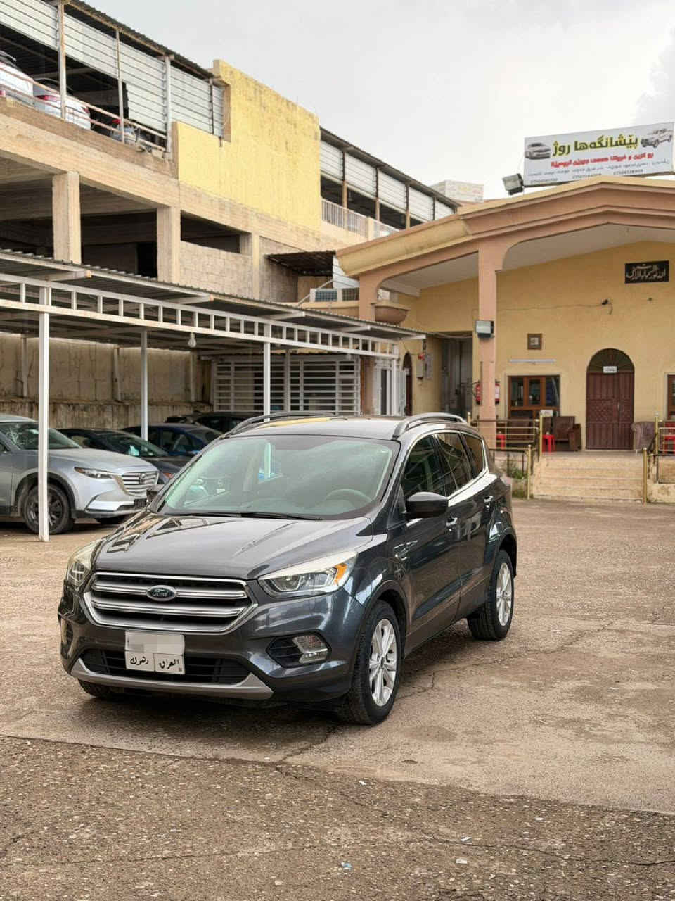 Ford Escape 2017 ecoboost 
شاشة ،كاميره، سێ گێر ، بریک بصمه،کشن کهرب
رقم دهوك ، جهێ ئاکرێ
محرک 4 بستن
بیجەک دایر جاملغ بشتێ سبغ
*********** واتساب
سعر مناسب 98 ورقه اكر, نينوى
