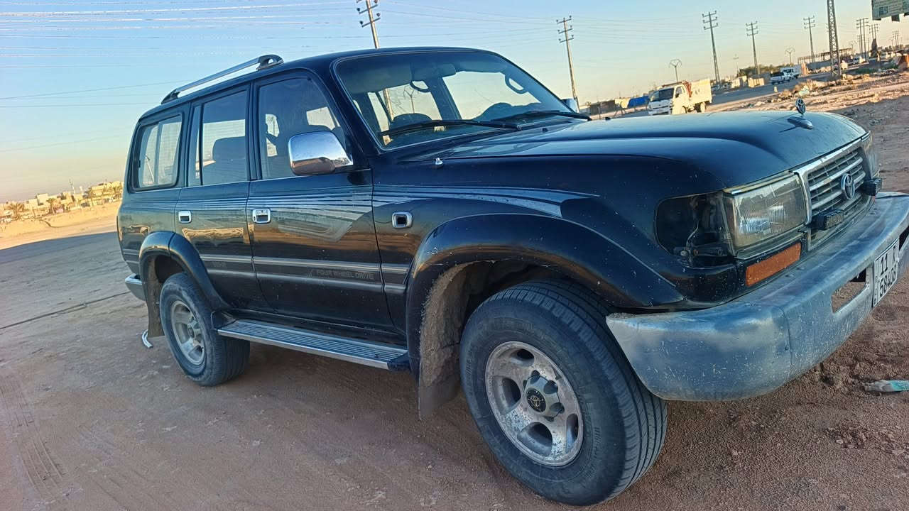 لاندكروزر ليلى علوي الموديل 93 مكفول بلادي
رقم بغداد سنويه لل28 
مكينة وگير ومكينه   كلها بلاد ومكفولة  
 السعر  73 وبيها مجال رقم الهاتف ***********
