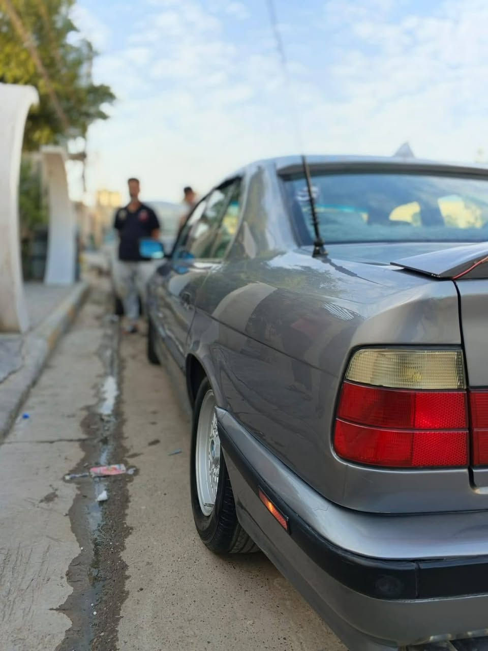 BMW1990
سياره متعوب عليه لا تقارنه بل تعبانه والسوك كلشي بيه ال ماتعجبه يعبر منشور صلات ع رسول 520
كير عادي ZFرياضي 
مصبوغه جديد 
غرفه كامل جديده لون ابيض واسود 
كشانه جلد 

مغلفه عازل حراره 
شاشه 
كامره خلفيه 
سستم صوت +دمام صوت 
 
زنون عالي ناصي بلاجكتورات نهار شاده ٢٢٠ 

تبريد تدفئه خير من الله 
سياره مصرف عليه صايره هواي عليه
تخم تاير 
صدر جديد 
محرك وكير كفاله 
نشاط ✈️✈️
مصبوغه جديد صبغته كزازه 
سياره متعوب متعوب عليه بشكل 
مكان السياره صلاح الدين بلد قرب مرقد سيد محمد ***********  رقم الفاتف مفتوح غير متواجد عل الفيسبوك سعر ٦٨ بيها مجال @إشارة
