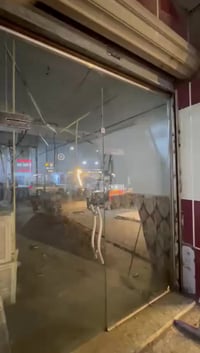 جام خانة للبيع العرض مع الباب مترين و30 سم القطعه الكبيره متر و20سم وا...