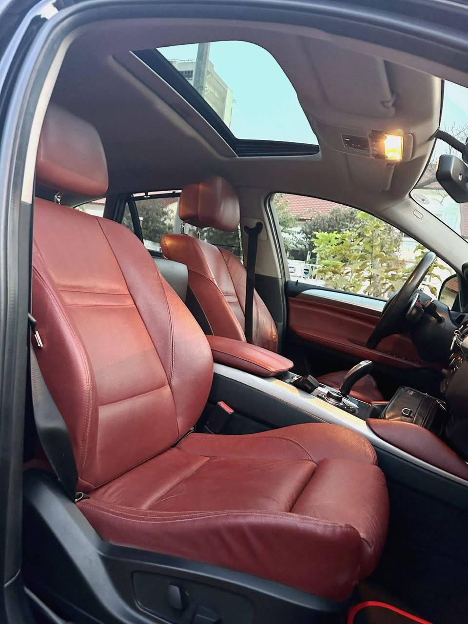 السلام عليكم من رخصه الادمن // اريد مراوس بكدلاك 21
بي 
ام دبليو X6 موديل 2014 
فول فول مواصفات 6 سلندر توين توربو المرغوب
جلد ... سلايد ... شاشة 5 كامرات حساسات

         
  

السيارة عل ايد وحده من تاريخ استلامه 
 BMW X6 2014 اصل شركة 

استلام شركة العروش خليجي يعني  فول مواصفات السيارة جدا جدا نظيفة

 
  شرط الفحص برغي ممفتوح بالمحرك مكفولة كفالة عامة من جميع النواحي كير محرك صدر تبريد كافة الامور 
محرك 6 سلندر توين توربو المرغوب طبعا بانزين اصل ماشاء الله سحب ومشي ماينوصف 

اللون اسود 
المواصفات ... كثيرة جدا راح اذكر بعضها 
جلد ... سلايد ... شاشة ... 5 كامرات ... حساسات امامي خلفي وجوانب ... صندوق كهرباء  ... سيدي جنجر 6 اقراص ويل اصلي شركة مميز ... بردات خلفيه بلاد ... شاشة وسطيه شغاله 
اوتو هولد هاندبريك بصمه ستيرن
 كهرباء شفتات ستيرن 
كشنات كهرباء داخل احمر 
 ستيرن كهرباء 
والكثير من المواصفات الاخرى 

 غطاء صندق بلادالشركة سبير اصلي منازل

 حافظة الصيدلية البلادية كونترول شاشة خلفيه ايضا كل تفاصيله شركة للامانه سيارة
.. 

جاهزه من كافة التفاصيل  اي خلل بالدشبول او تحذير لايوجد 
للأستفسار وتساب ***********
