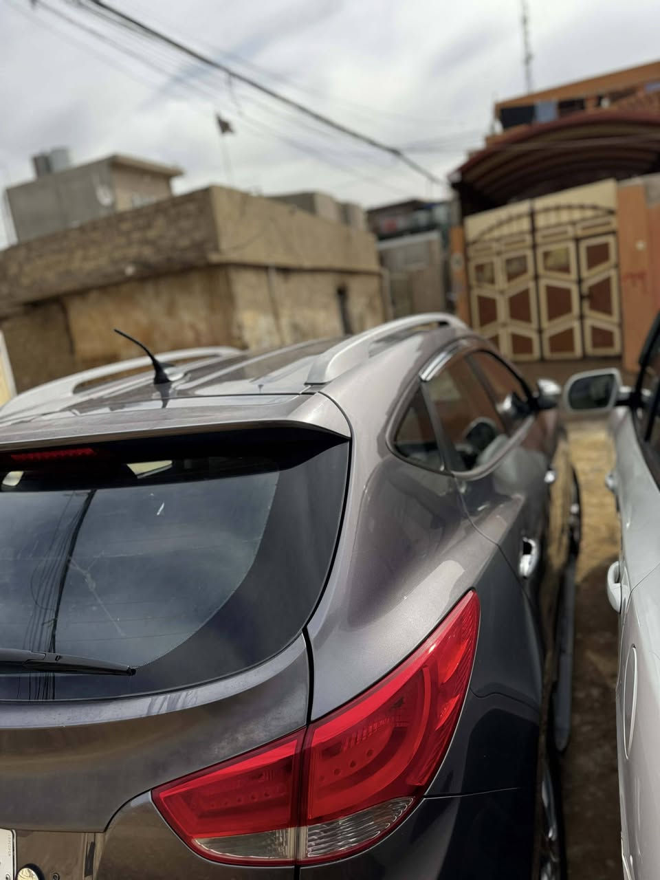 توسان موديل 2010
تيرات جديد 
بطارية جديد
عدد بصمه 2 تشغيل من بعد
شاشه فول 
رقم نينوئ
سنويه بسمي شرط تحويل
كربون بنزين بها
بها جاملخ امامي واحد صبخ 
سياره او نضيف حيل مال جناي 
سعرها 133 بها مجال 
رقم ساحب سياره 
***********
***********
